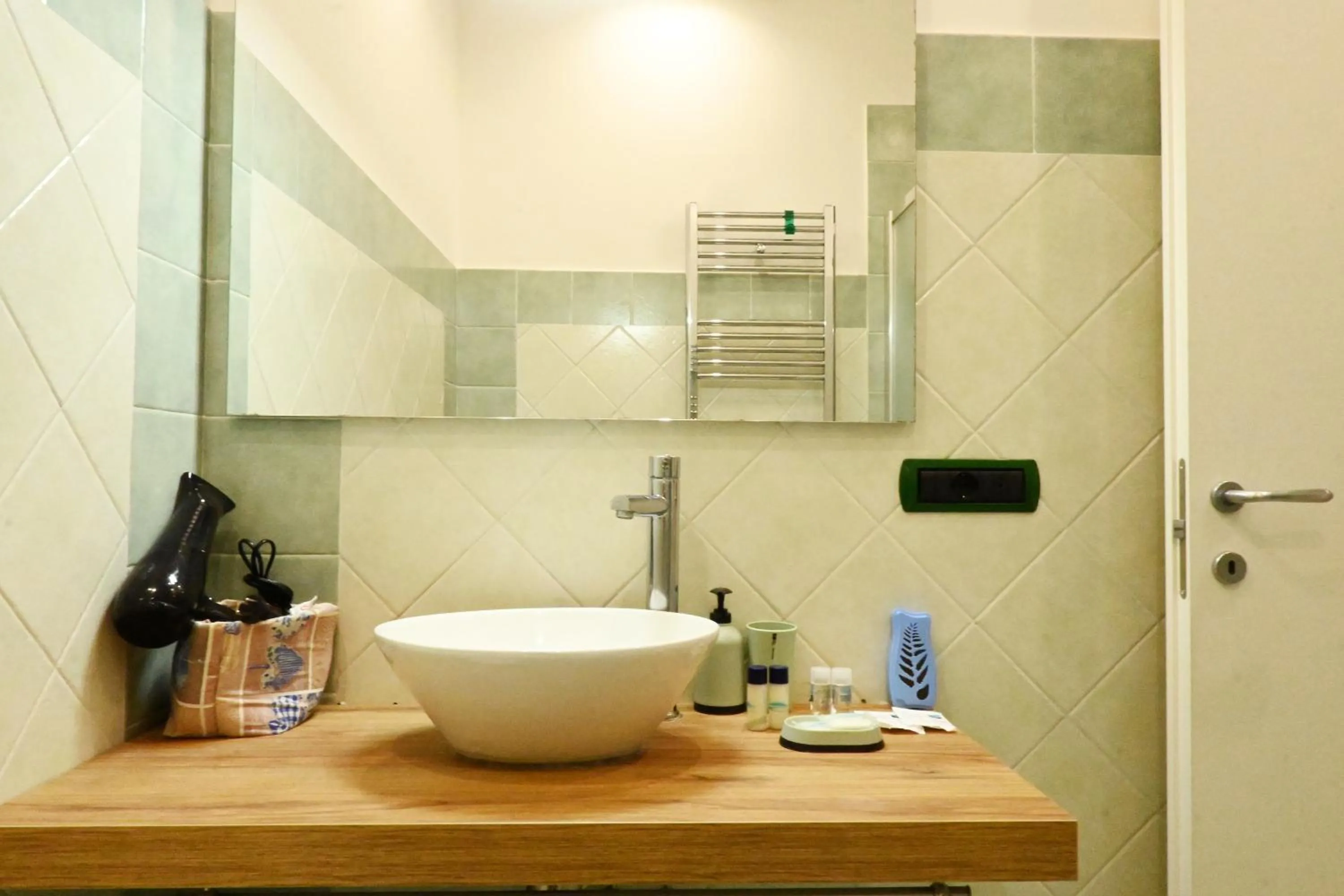 Shower in Nanà Bed and Breakfast