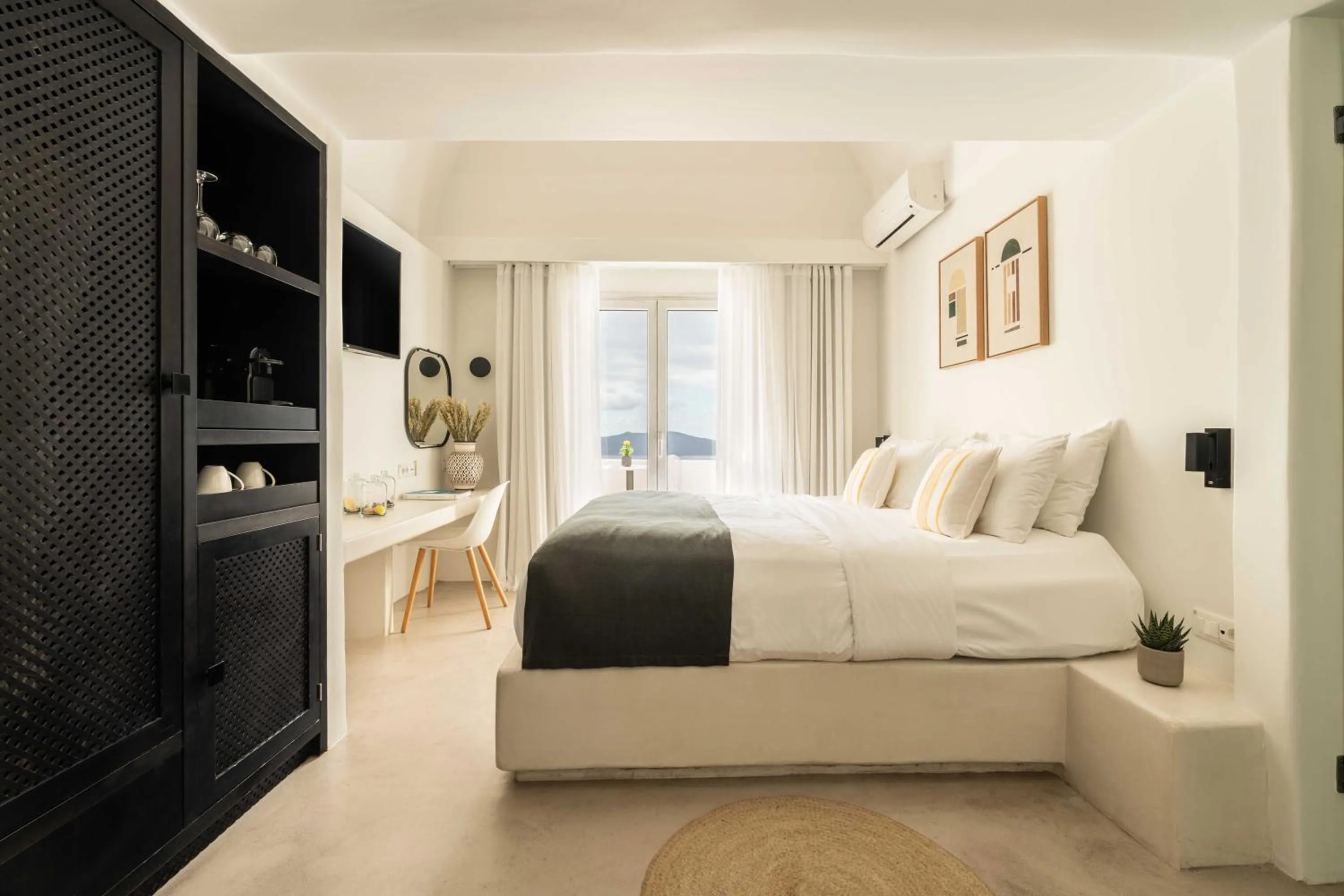 Bed in Rocabella Santorini Hotel & Spa