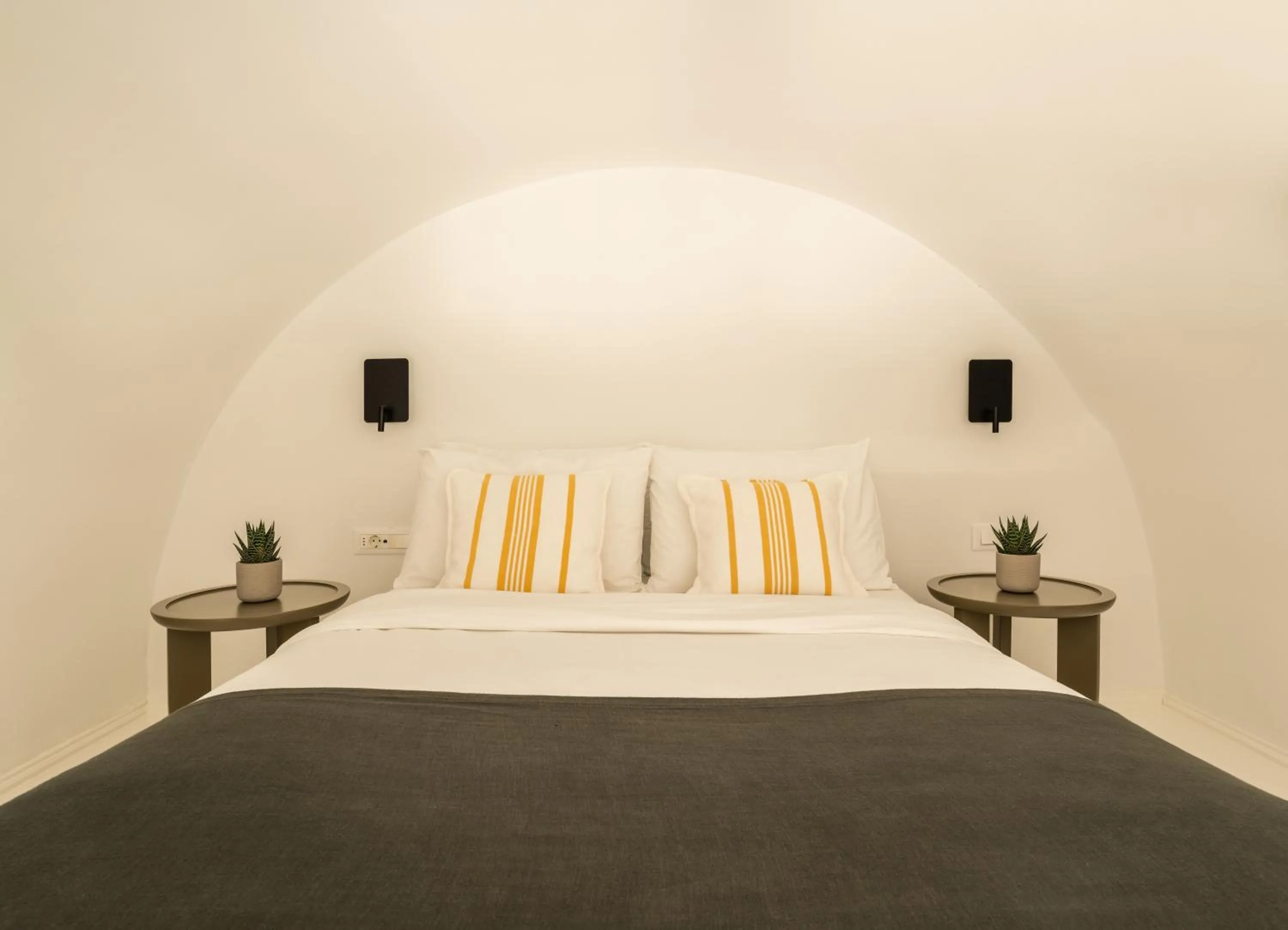 Bed in Rocabella Santorini Hotel & Spa