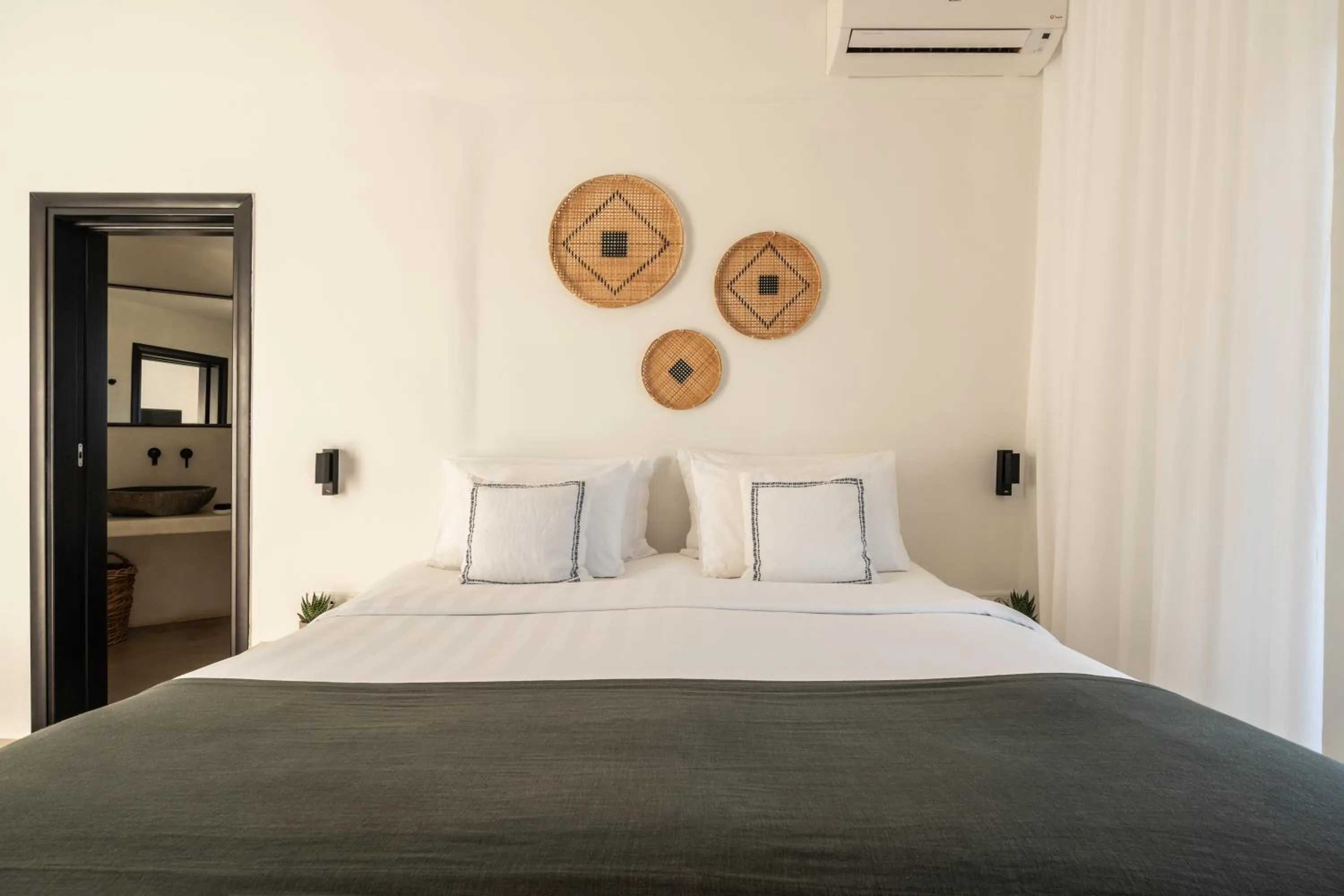 Bed in Rocabella Santorini Hotel & Spa