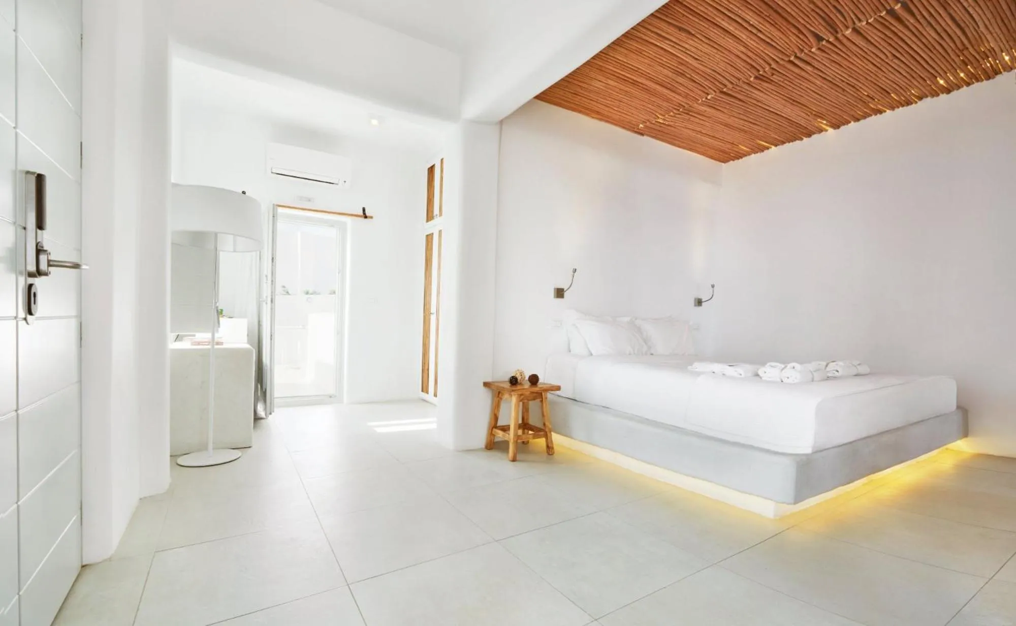 Bed in Rocabella Santorini Hotel & Spa