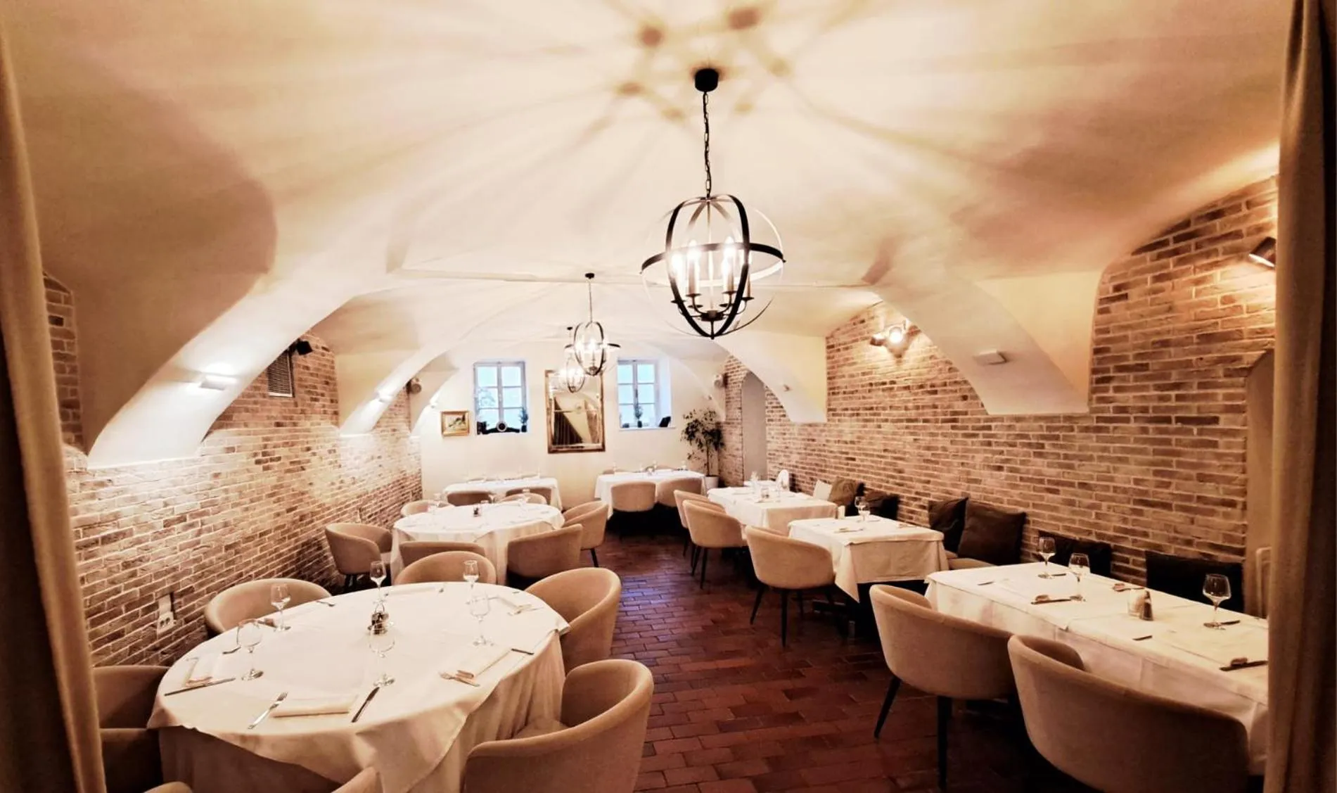 Restaurant/places to eat in Hotel Livadić