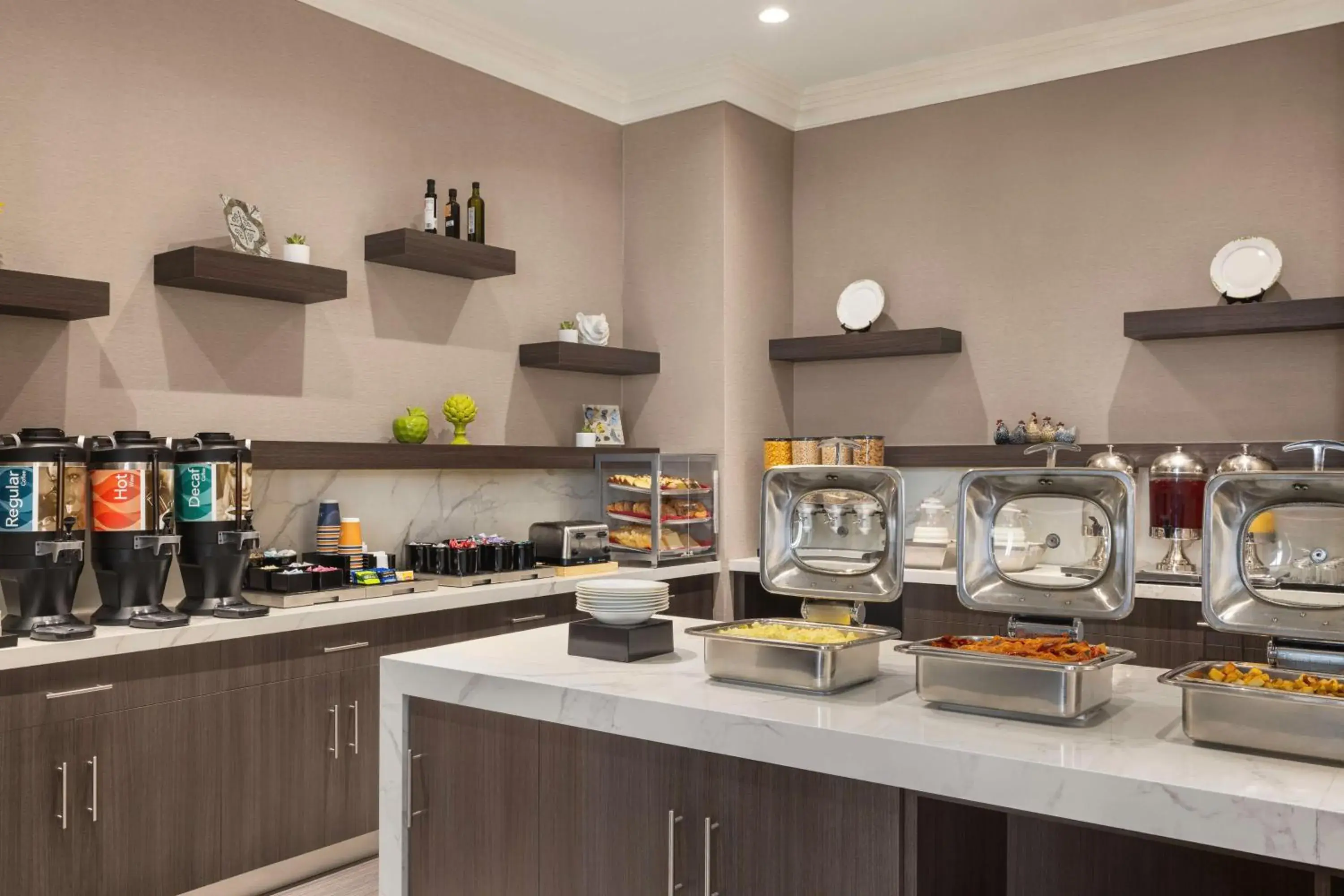 Breakfast in Homewood Suites by Hilton Philadelphia-City Avenue Breakfast in Homewood Suites by Hilton Philadelphia-City Avenue