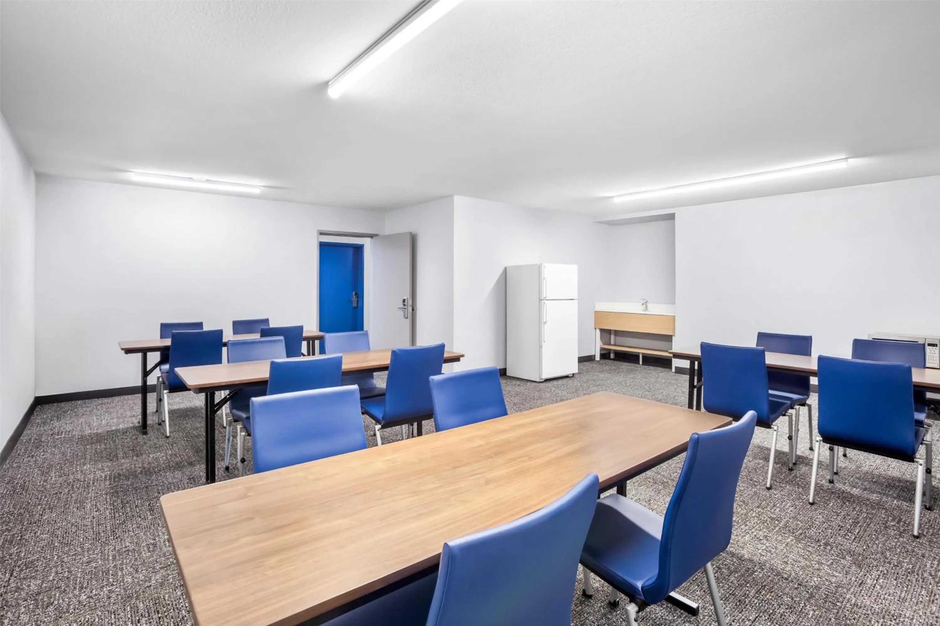 Meeting/conference room in Spark by Hilton Kent Seattle