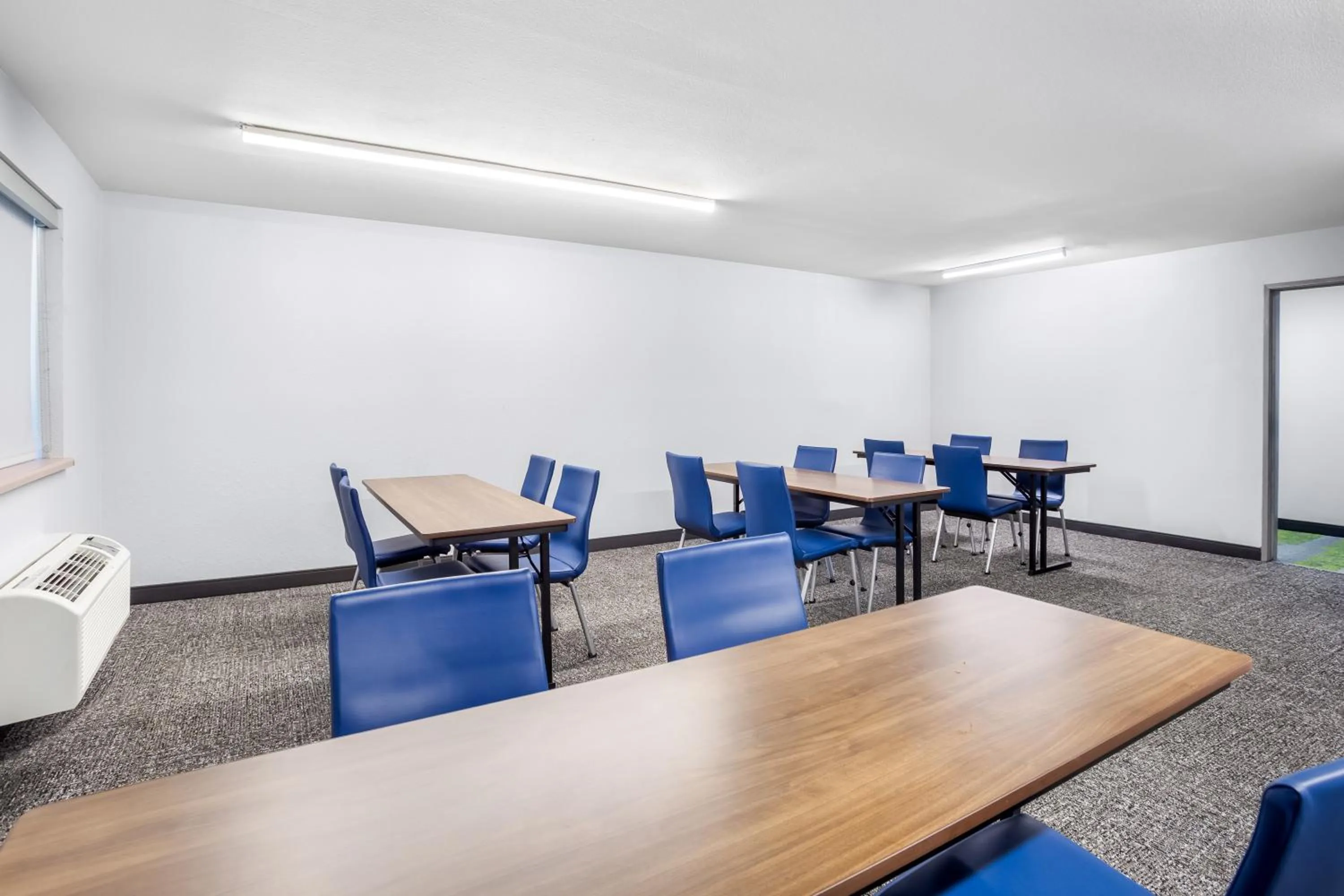 Meeting/conference room in Spark by Hilton Kent Seattle