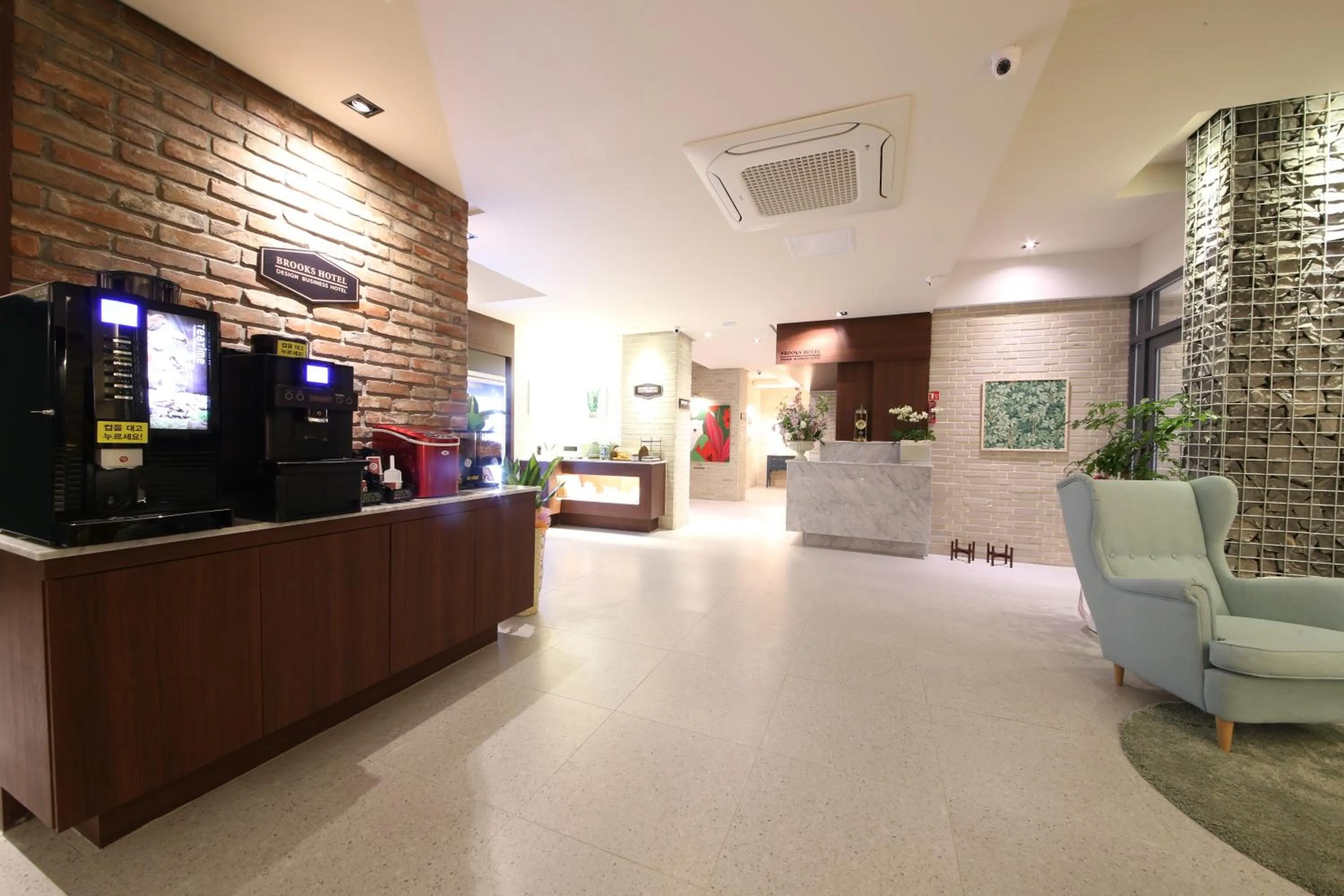 Coffee/tea facilities in Brooks Hotel Tongyeong
