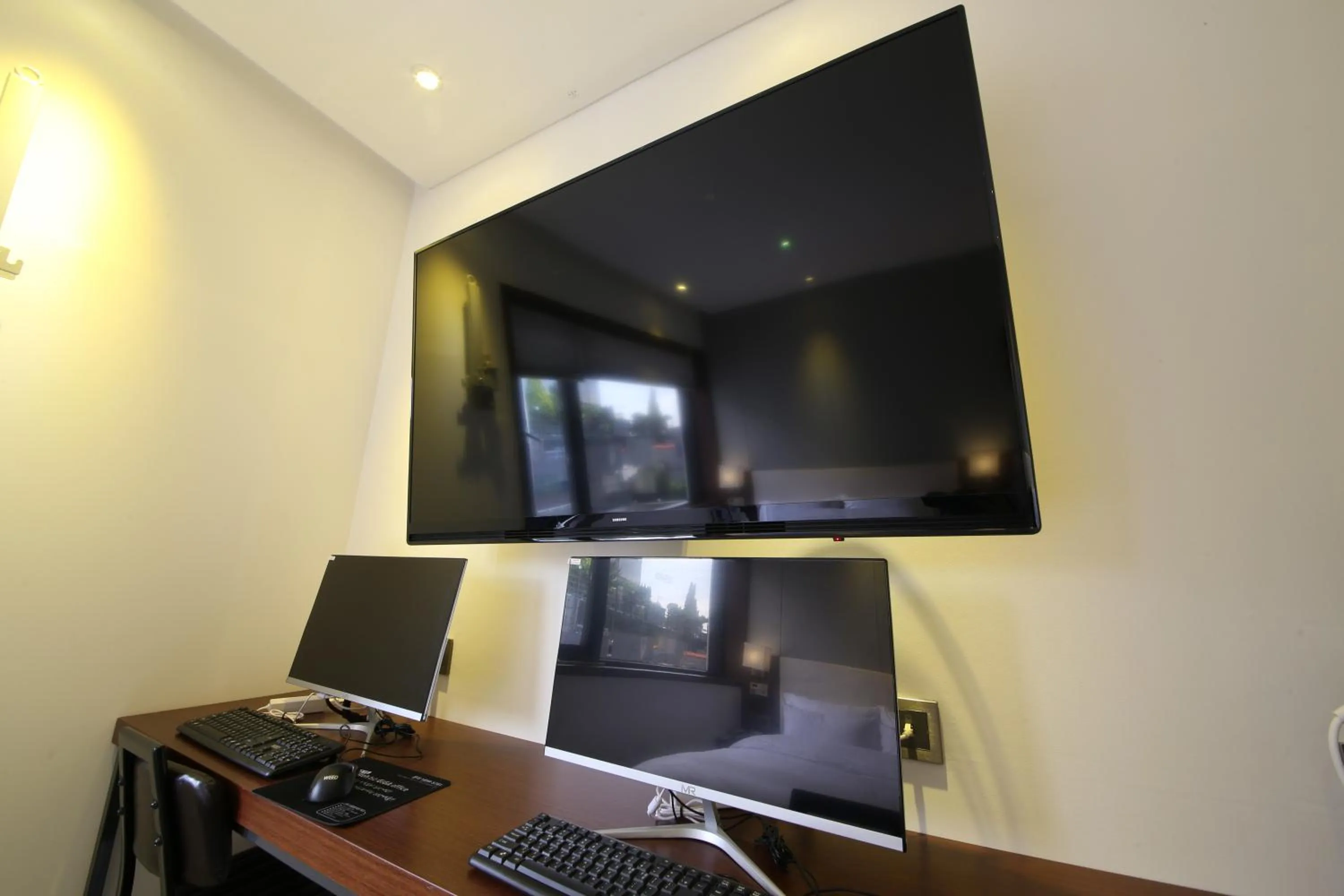 TV and multimedia in Brooks Hotel Tongyeong