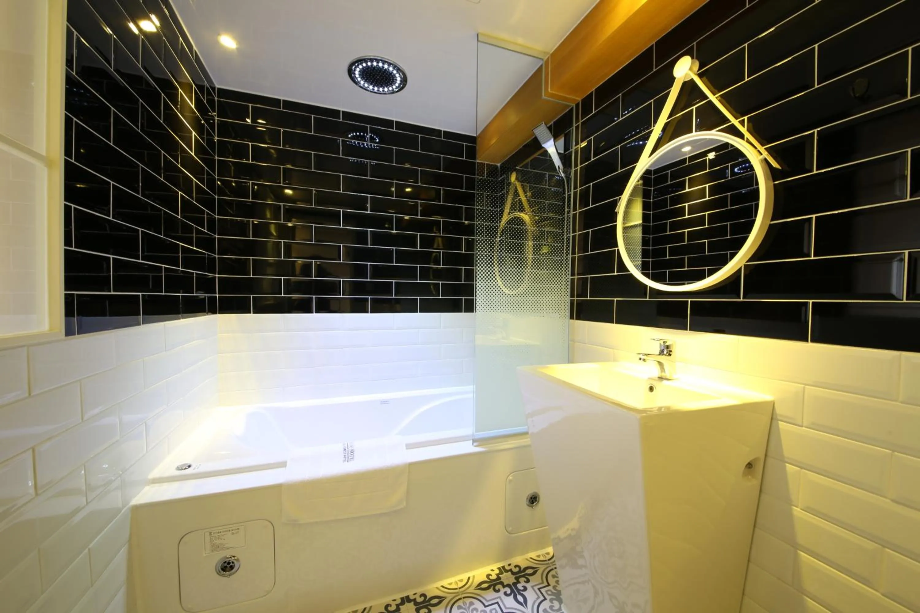 Hot Tub in Brooks Hotel Tongyeong