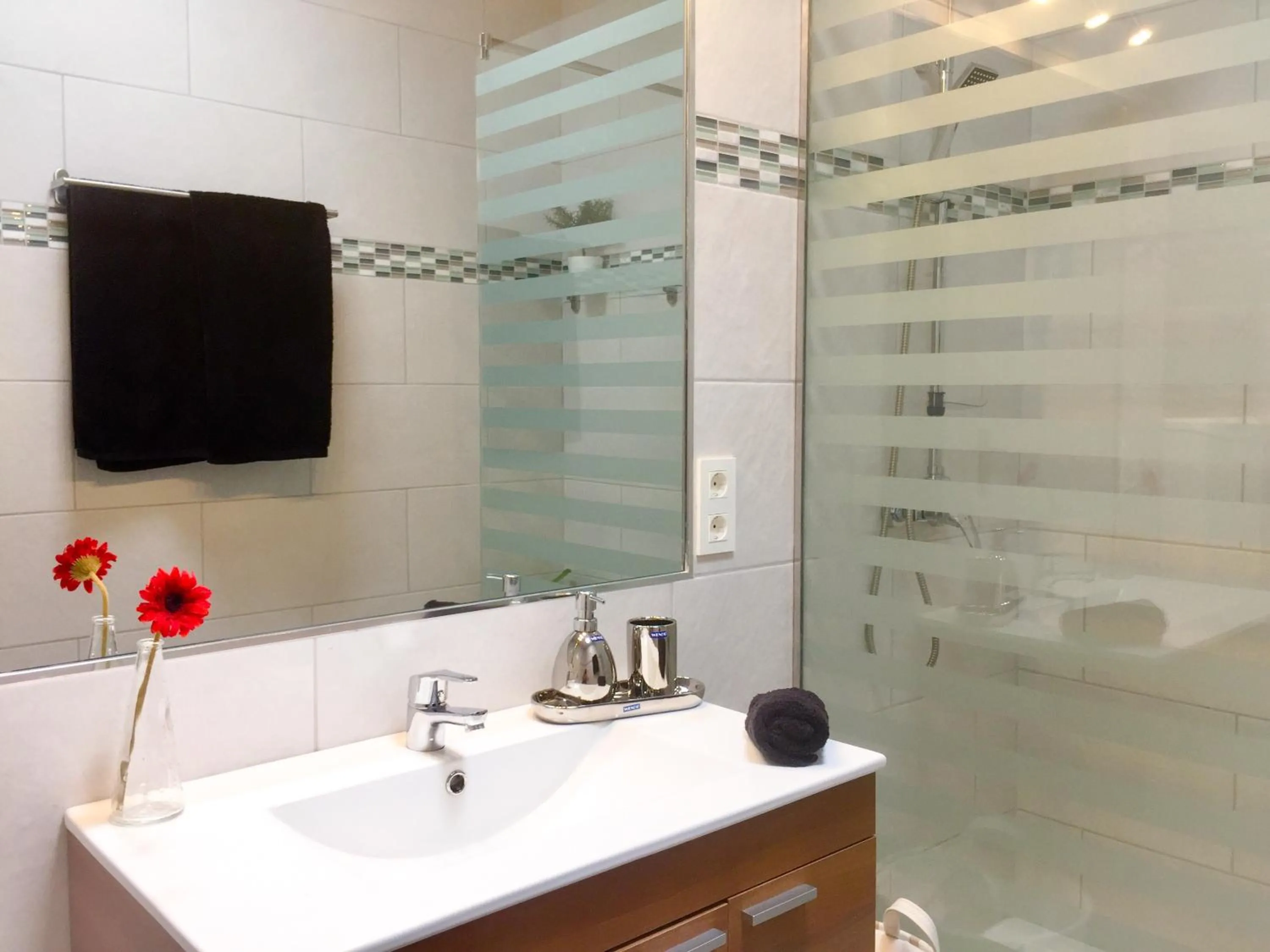 Shower in Casa Flamingo, Sea View Apartment