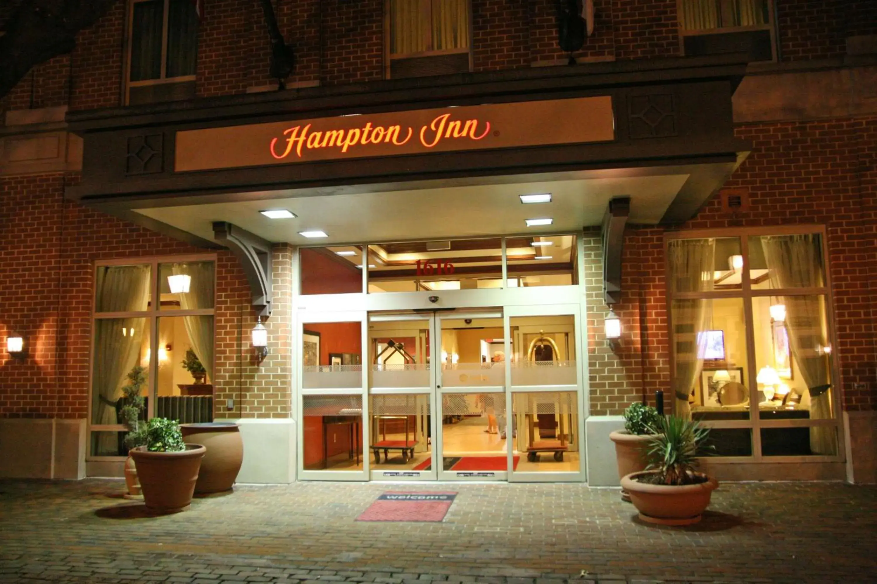 Property building in Hampton Inn Alexandria/Old Town Property building in Hampton Inn Alexandria/Old Town