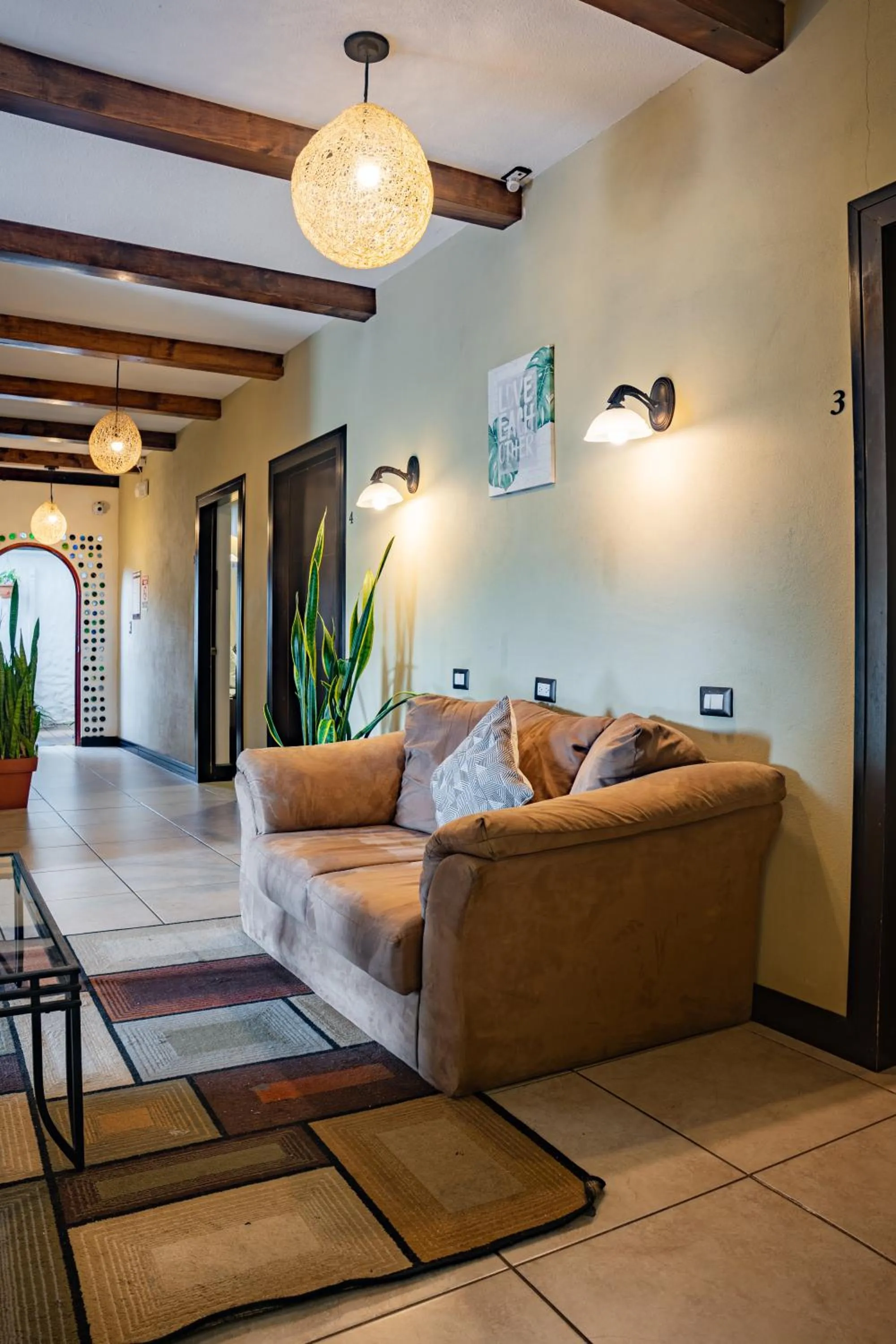 Communal lounge/ TV room in Camino Verde B&B Monteverde Costa Rica