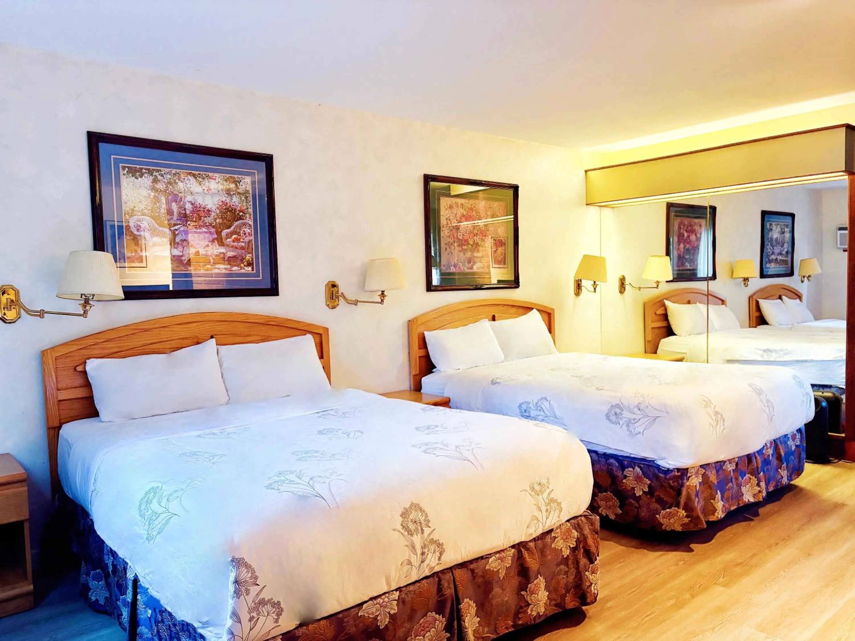 Bed in Inntowne Motel