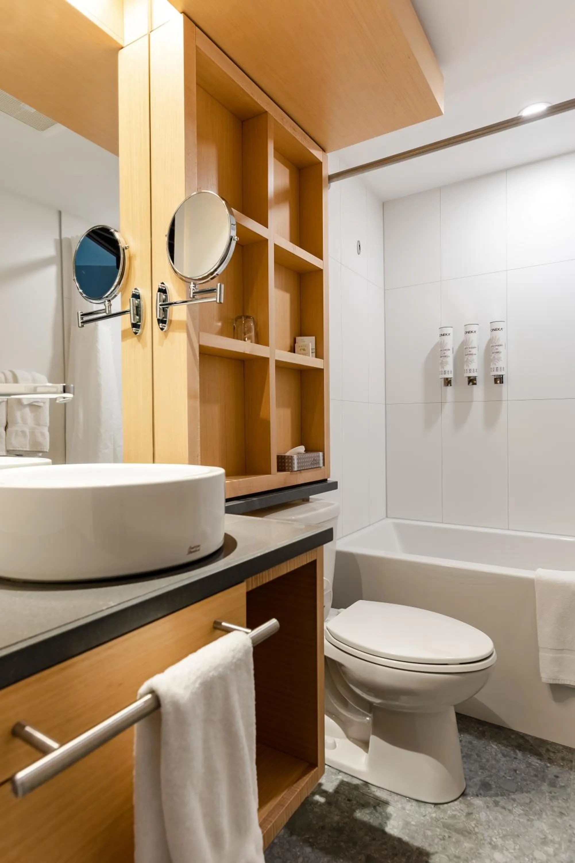 Toilet in Gîte du Mont-Albert - Sepaq