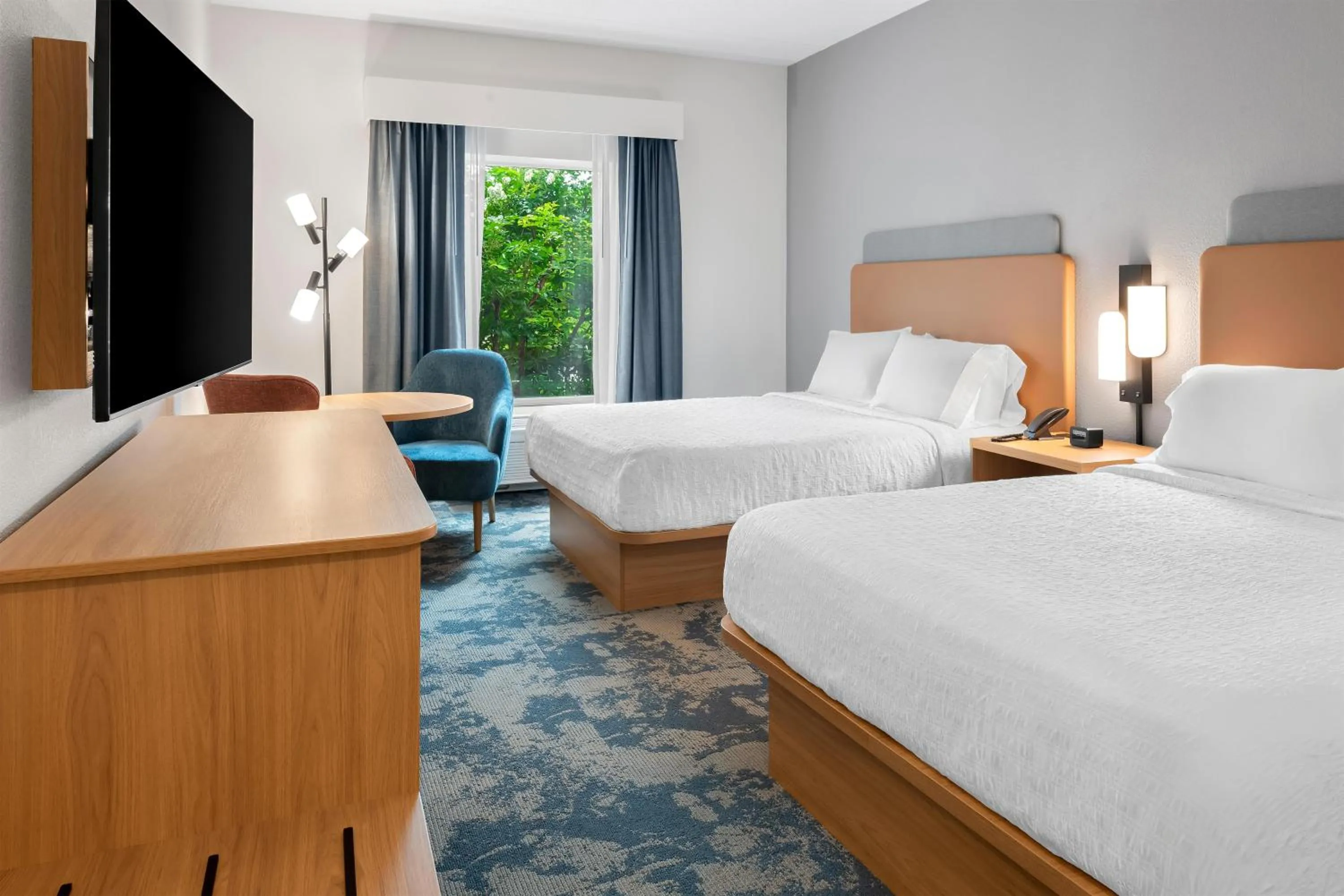 Bed in Hampton Inn Gainesville-Haymarket