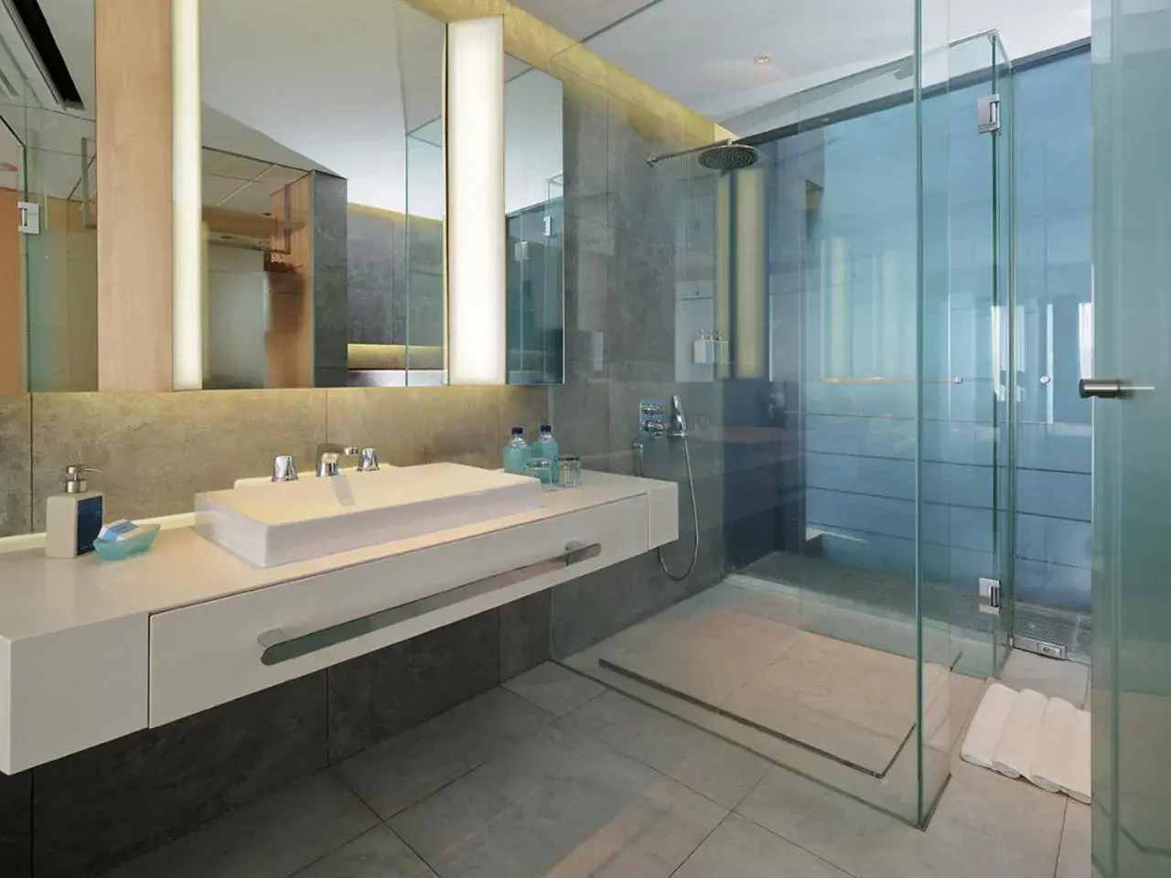 Bathroom in IZE Seminyak by LifestyleRetreats Bathroom in IZE Seminyak by LifestyleRetreats