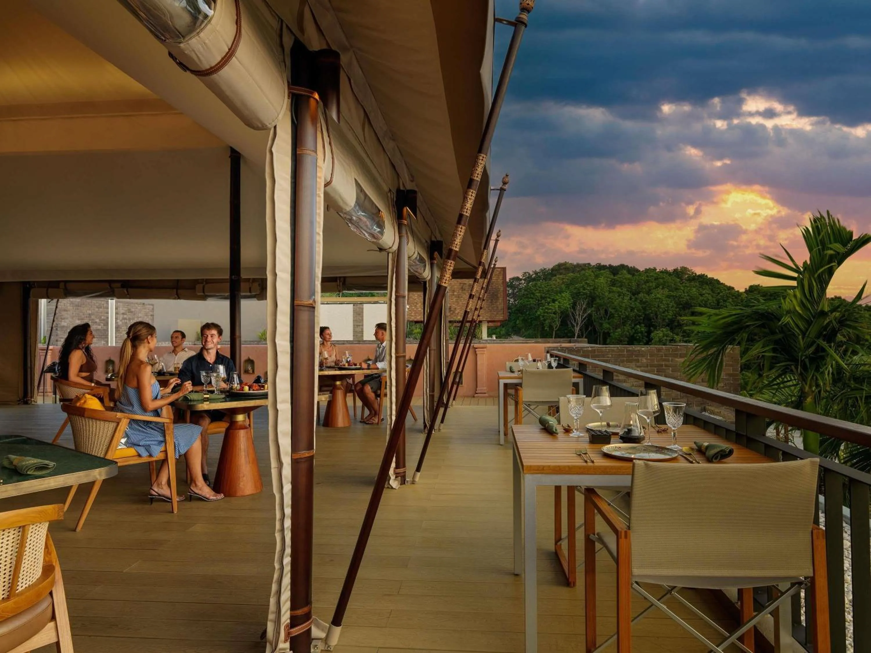 Restaurant/places to eat in Avista Hideaway Phuket Patong - MGallery