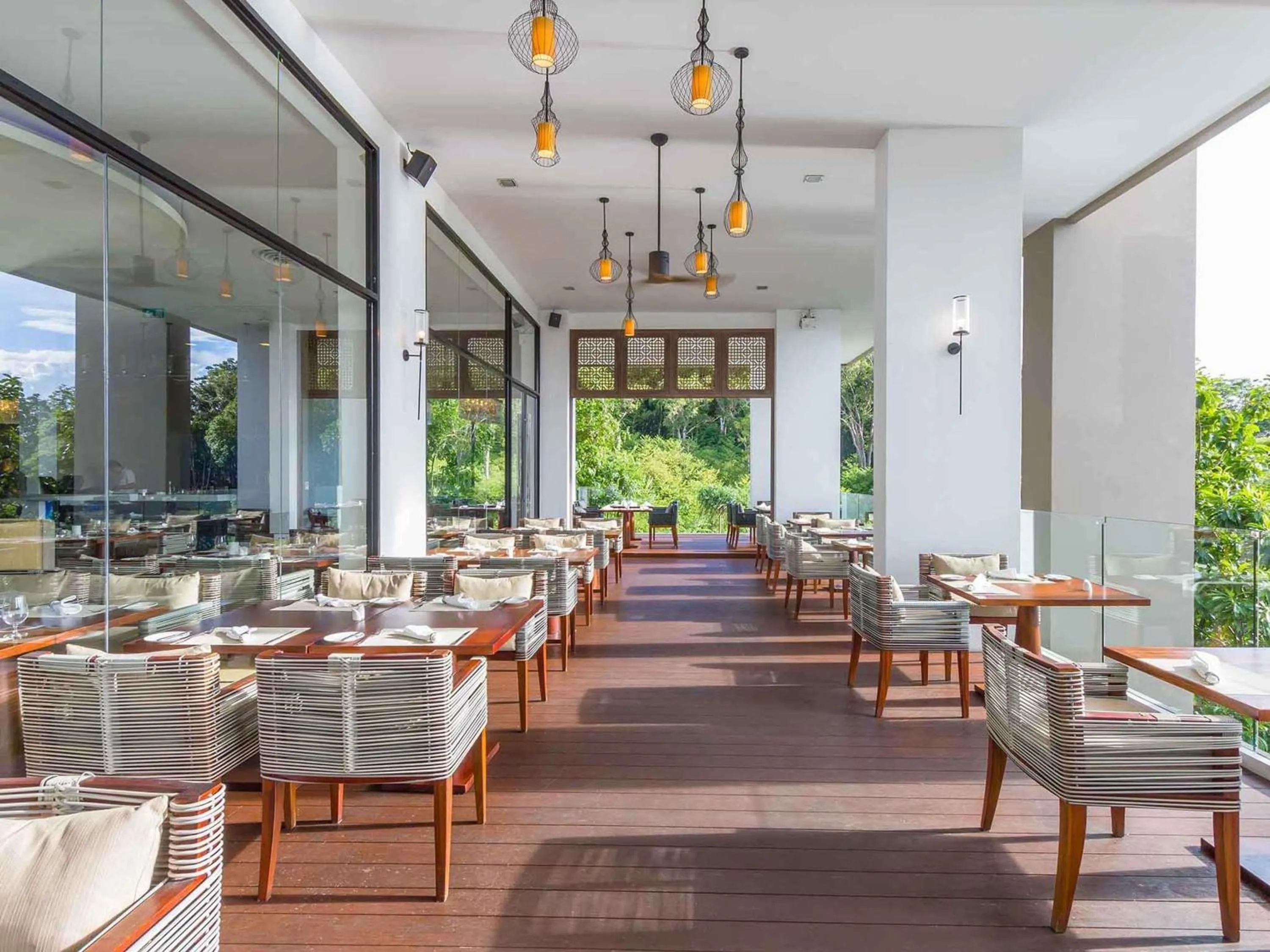 Restaurant/places to eat in Avista Hideaway Phuket Patong - MGallery