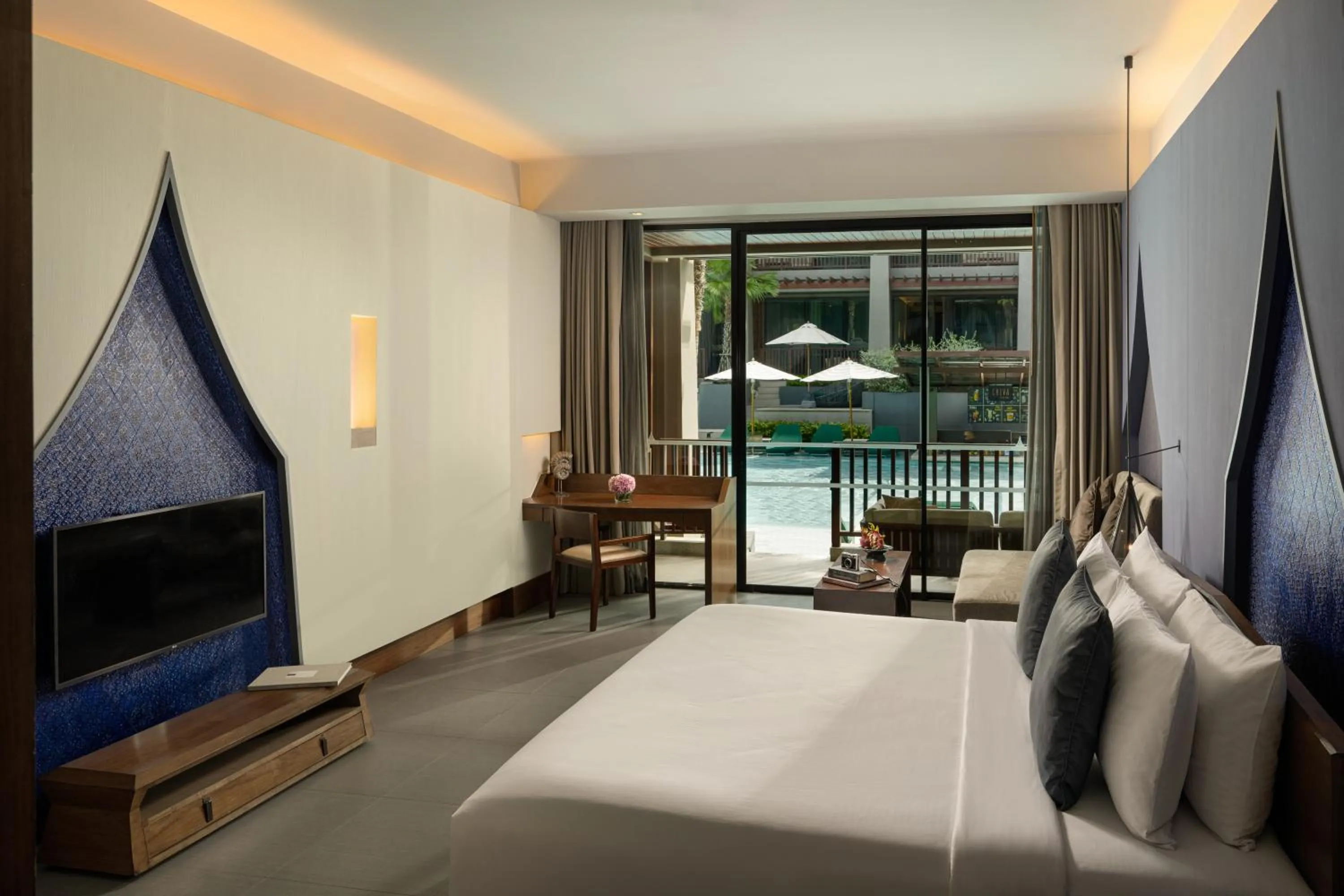 Balcony/Terrace, Bed in Avista Hideaway Phuket Patong - MGallery