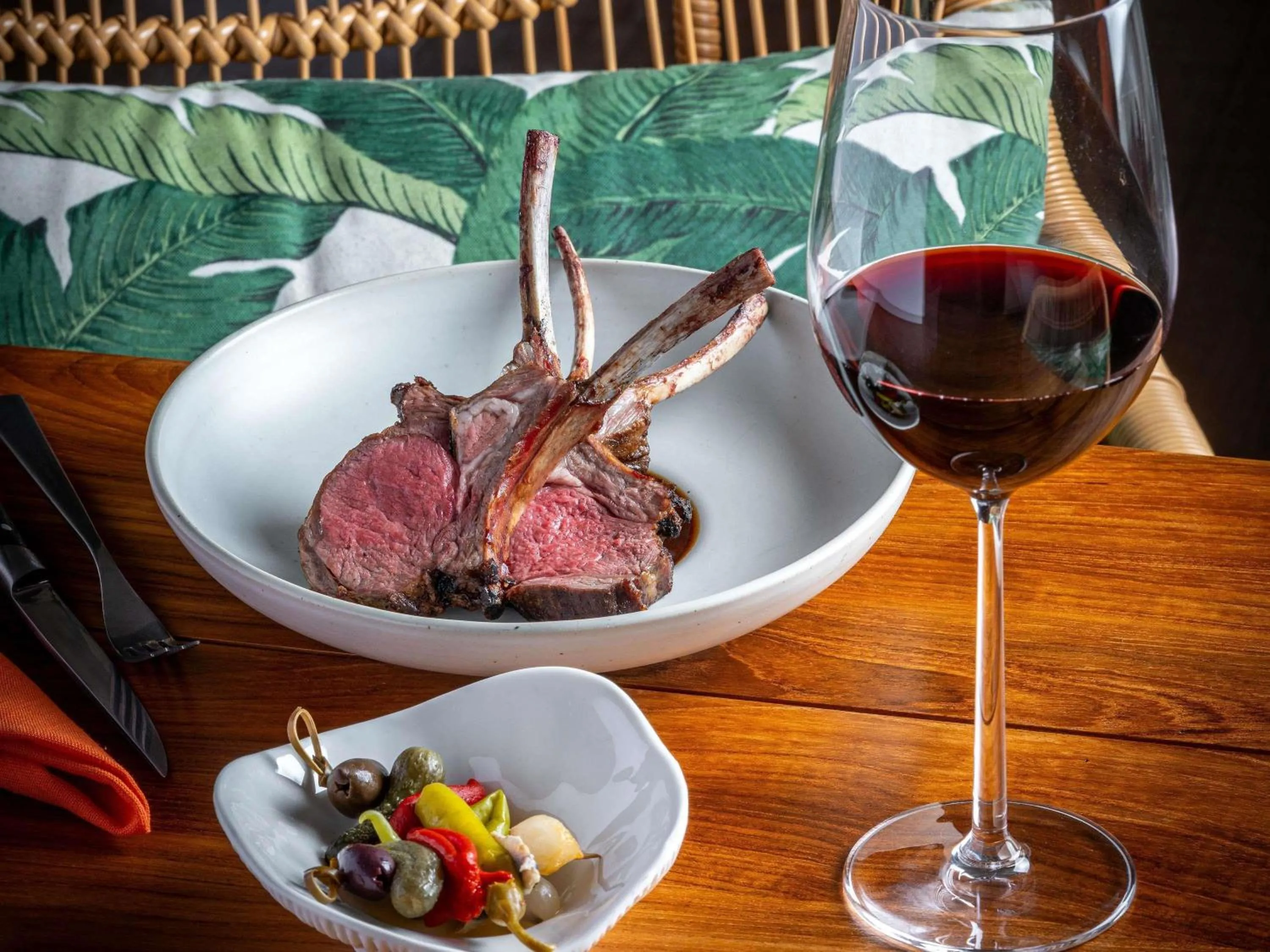 Restaurant/places to eat in Avista Hideaway Phuket Patong - MGallery