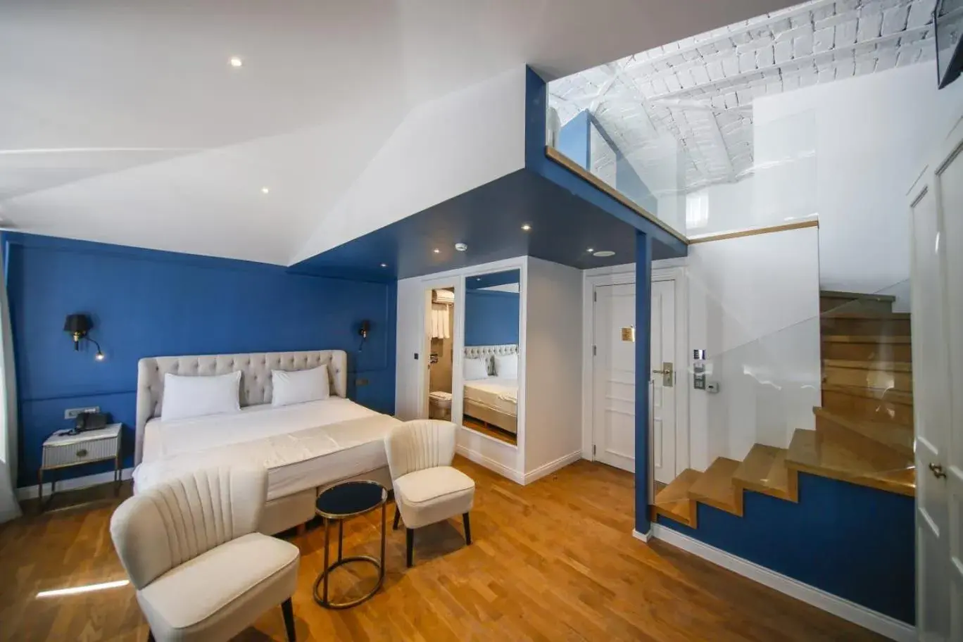 Photo of the whole room, Bed in Royal Tophane Photo of the whole room, Bed in Royal Tophane