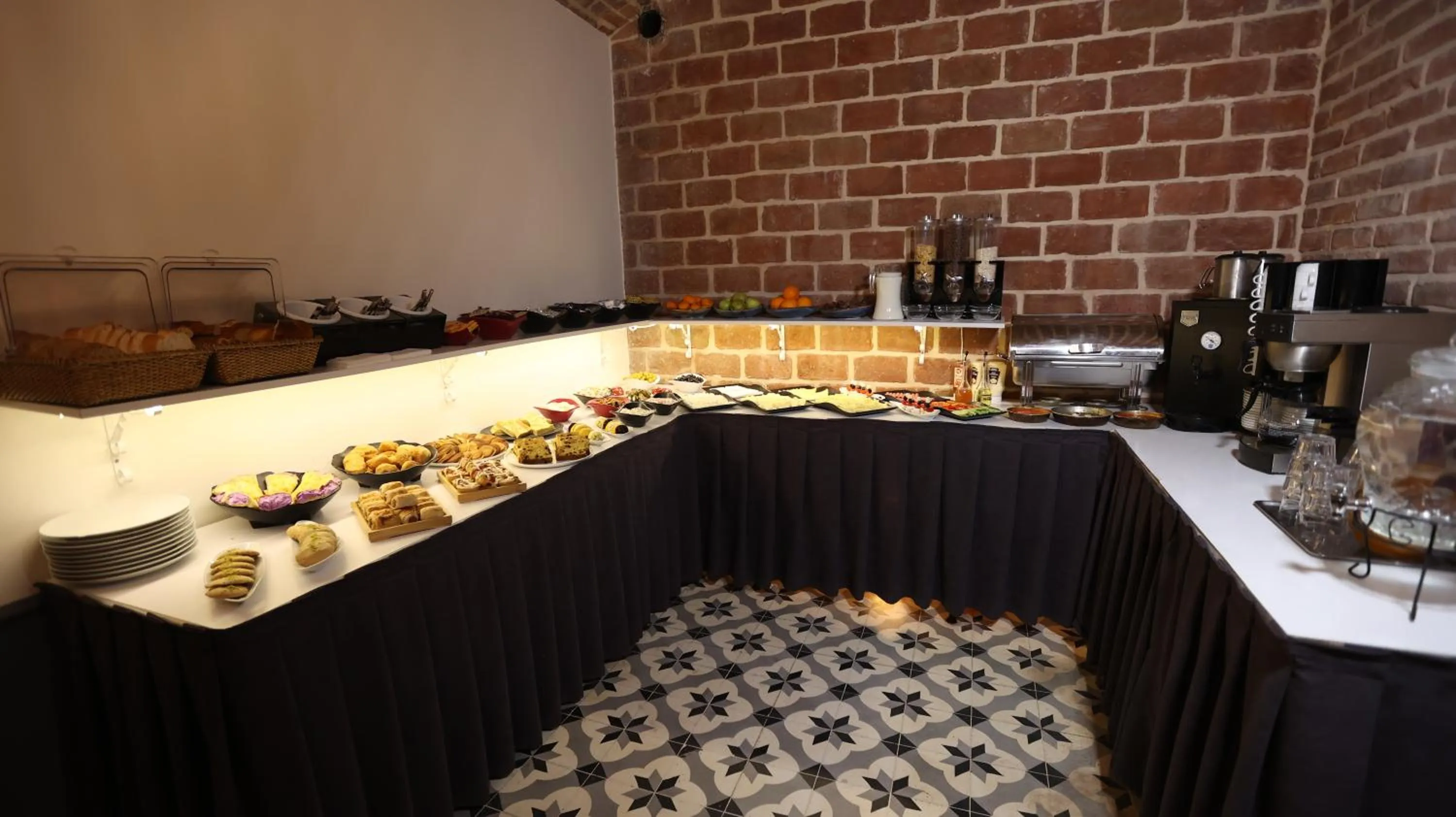 Coffee/tea facilities in Royal Tophane