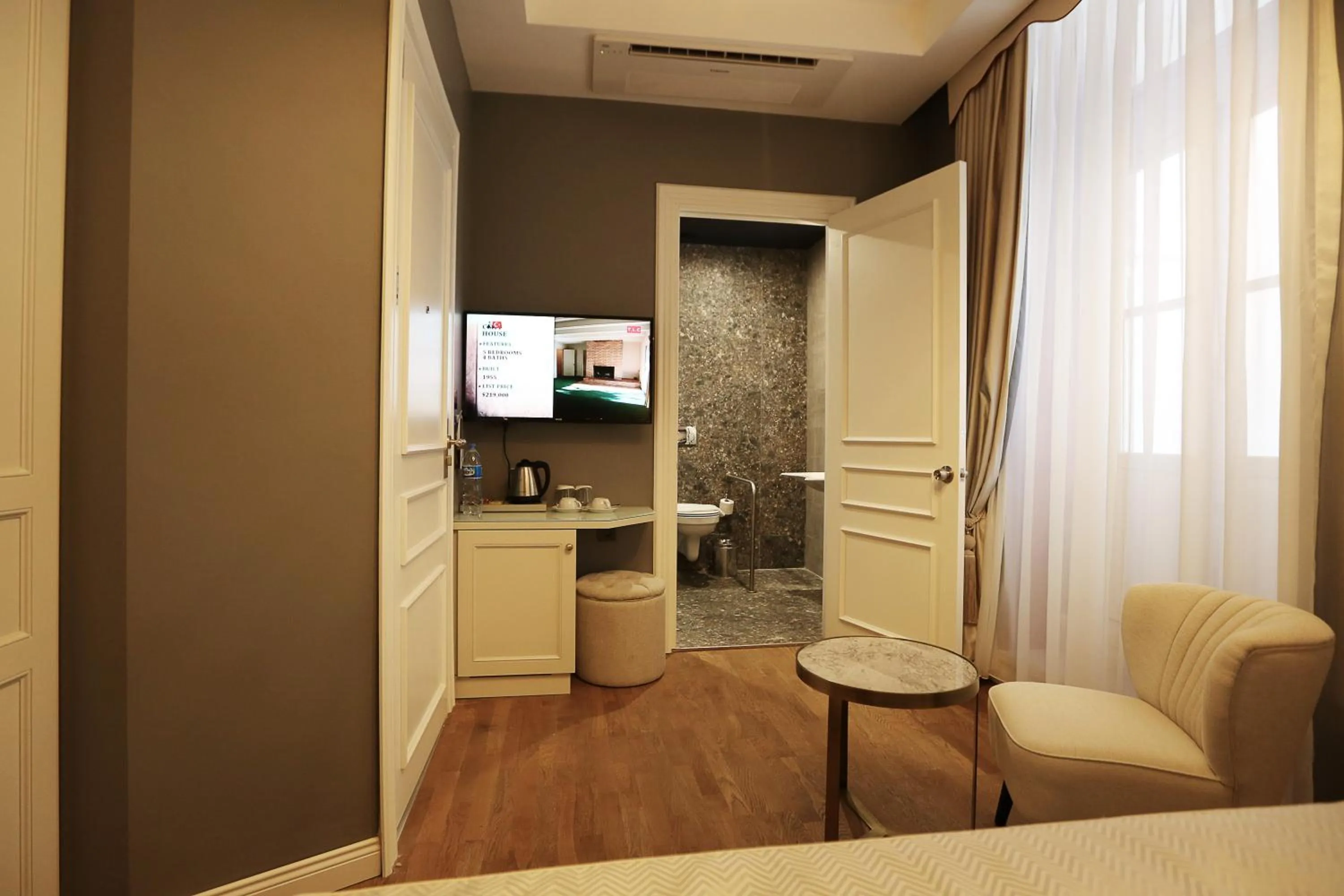 Bathroom in Royal Tophane