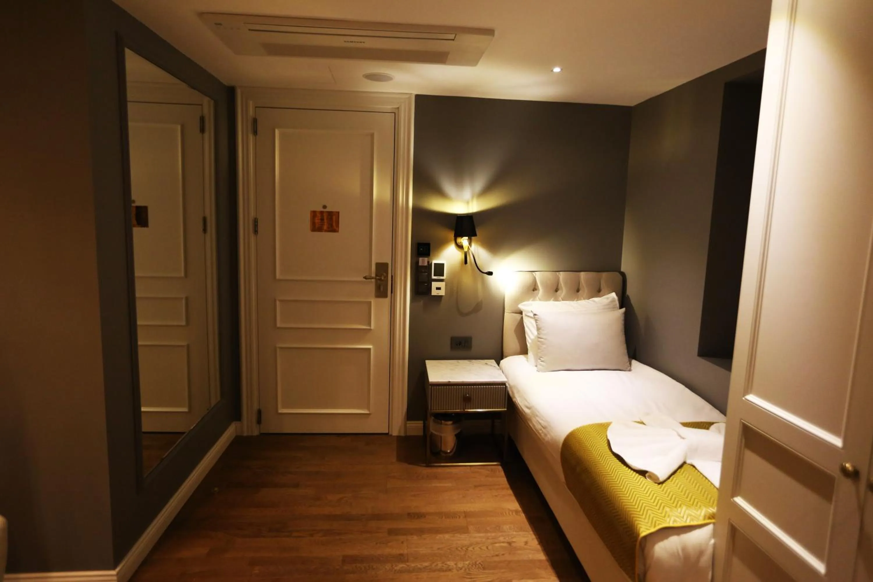 Bed in Royal Tophane