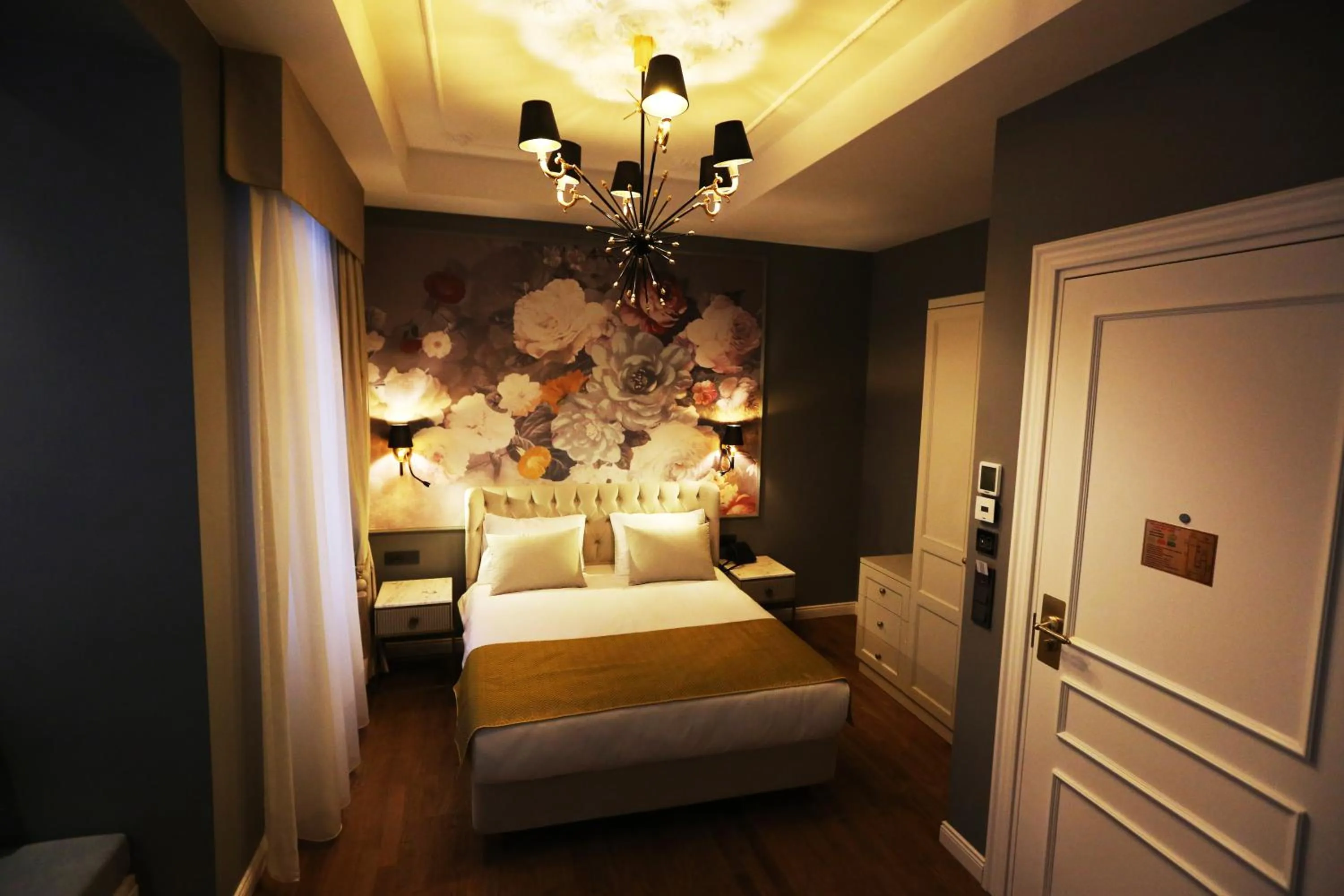 Bed in Royal Tophane