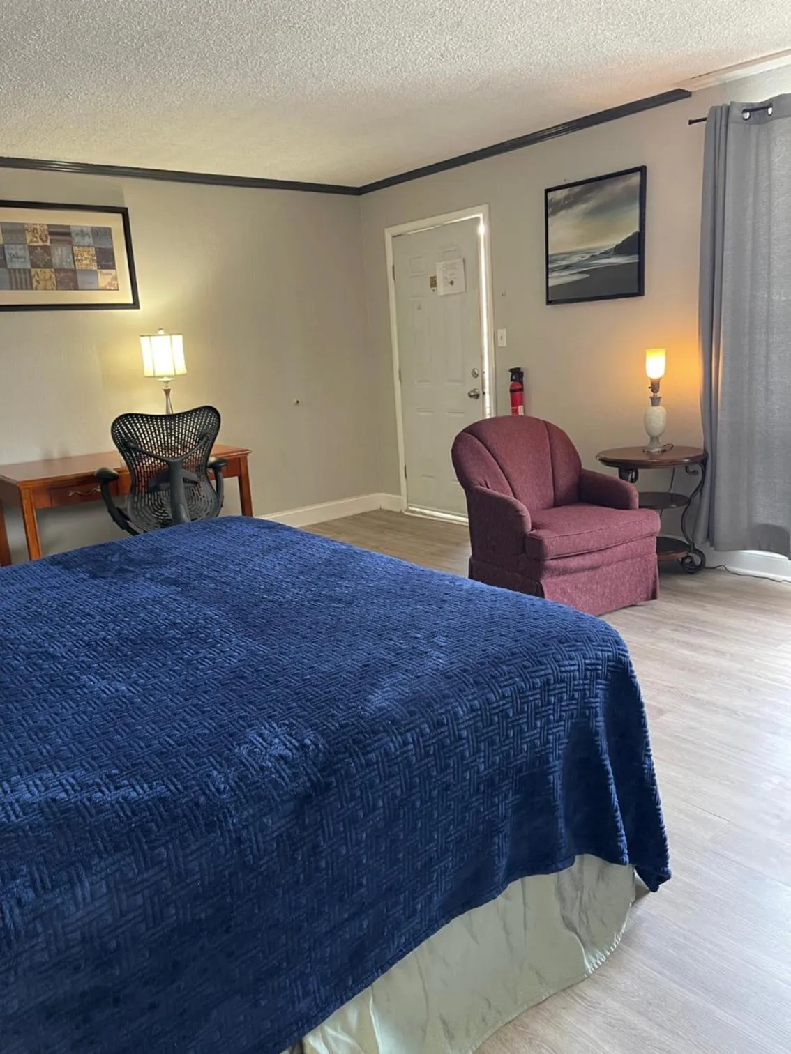 Bed in ANS INN & SUITES