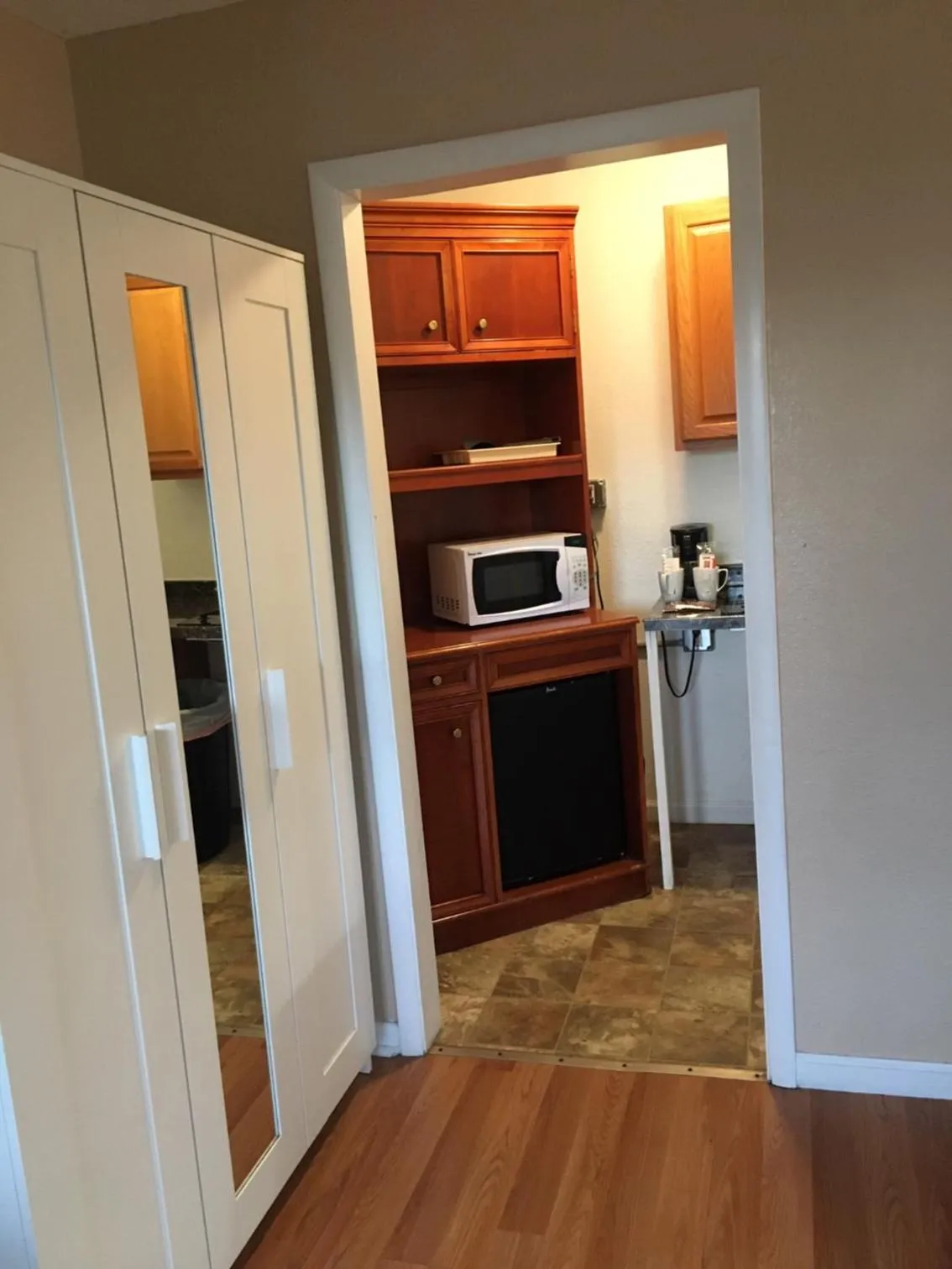 Kitchen or kitchenette in ANS INN & SUITES