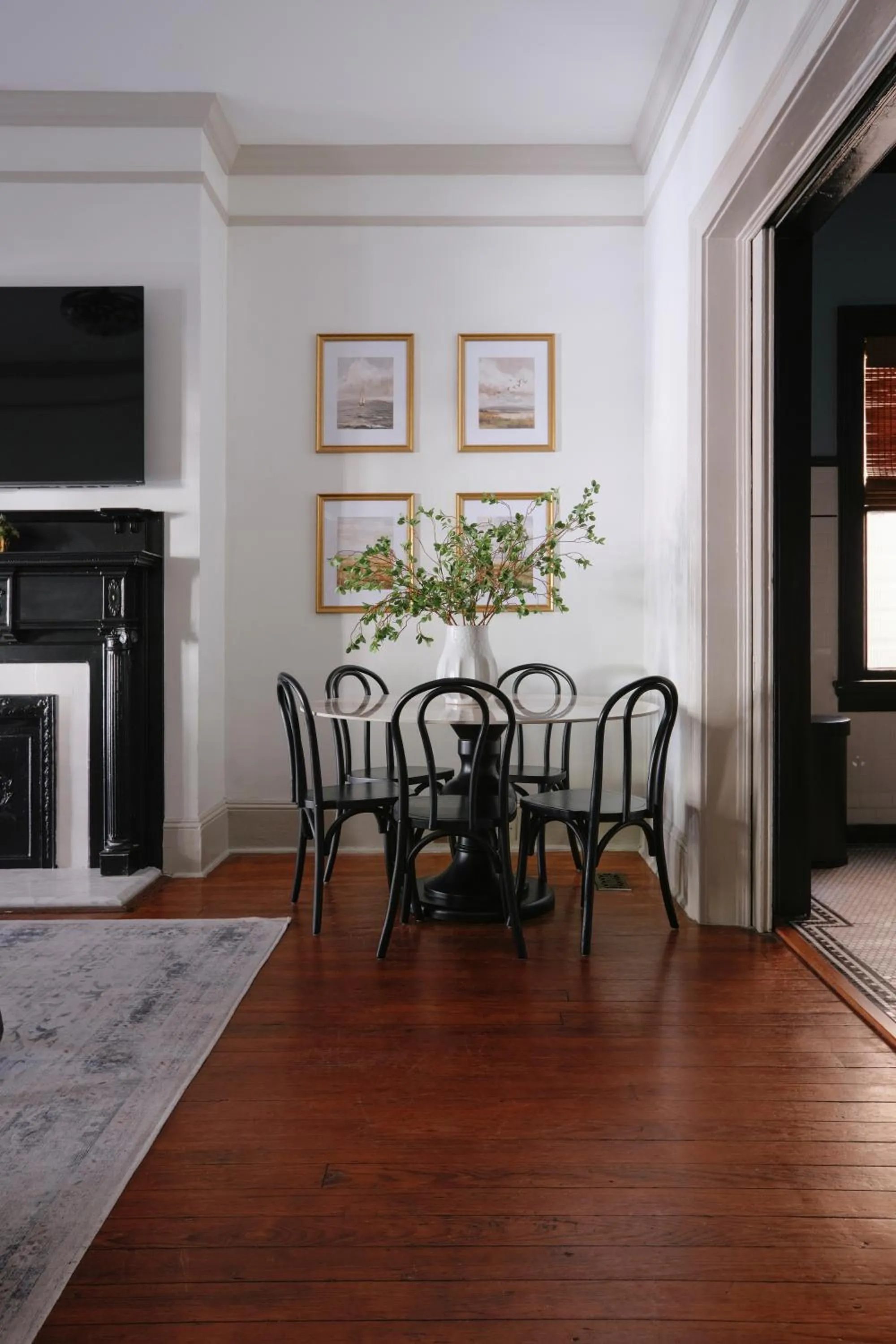 Dining area in Comfortable Escape in Historic Downtown Savannah