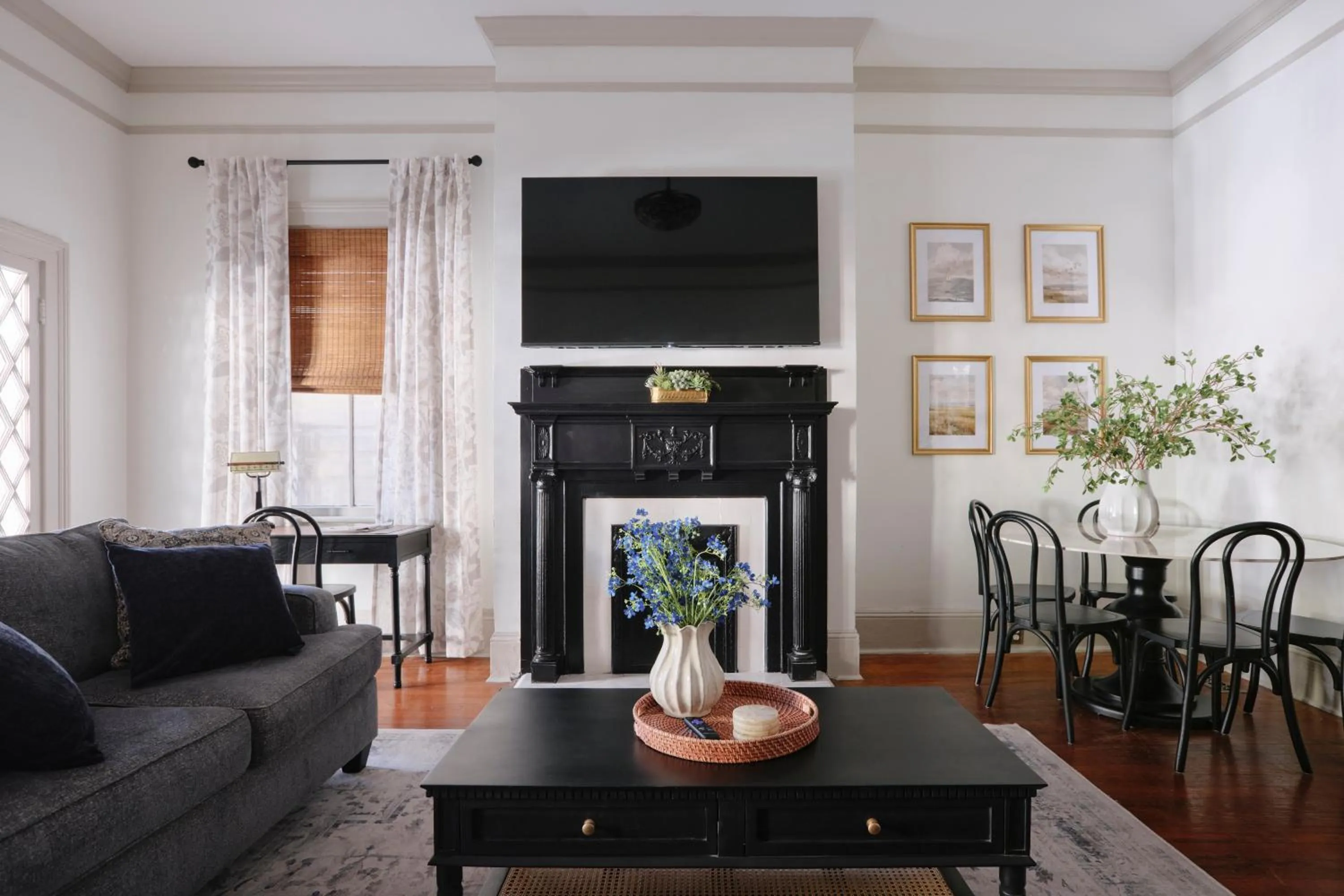 Living room in Comfortable Escape in Historic Downtown Savannah