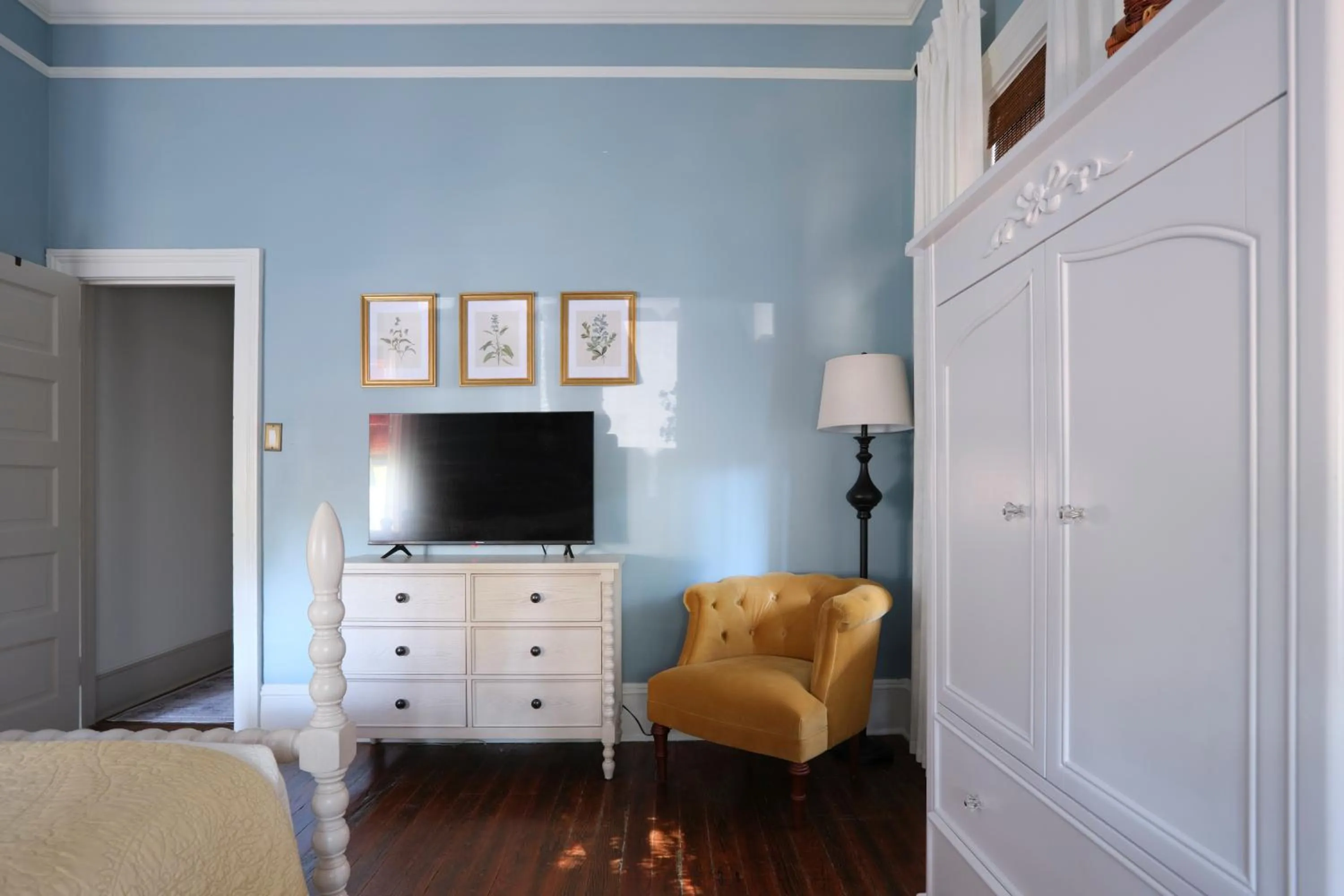 Bed in Comfortable Escape in Historic Downtown Savannah