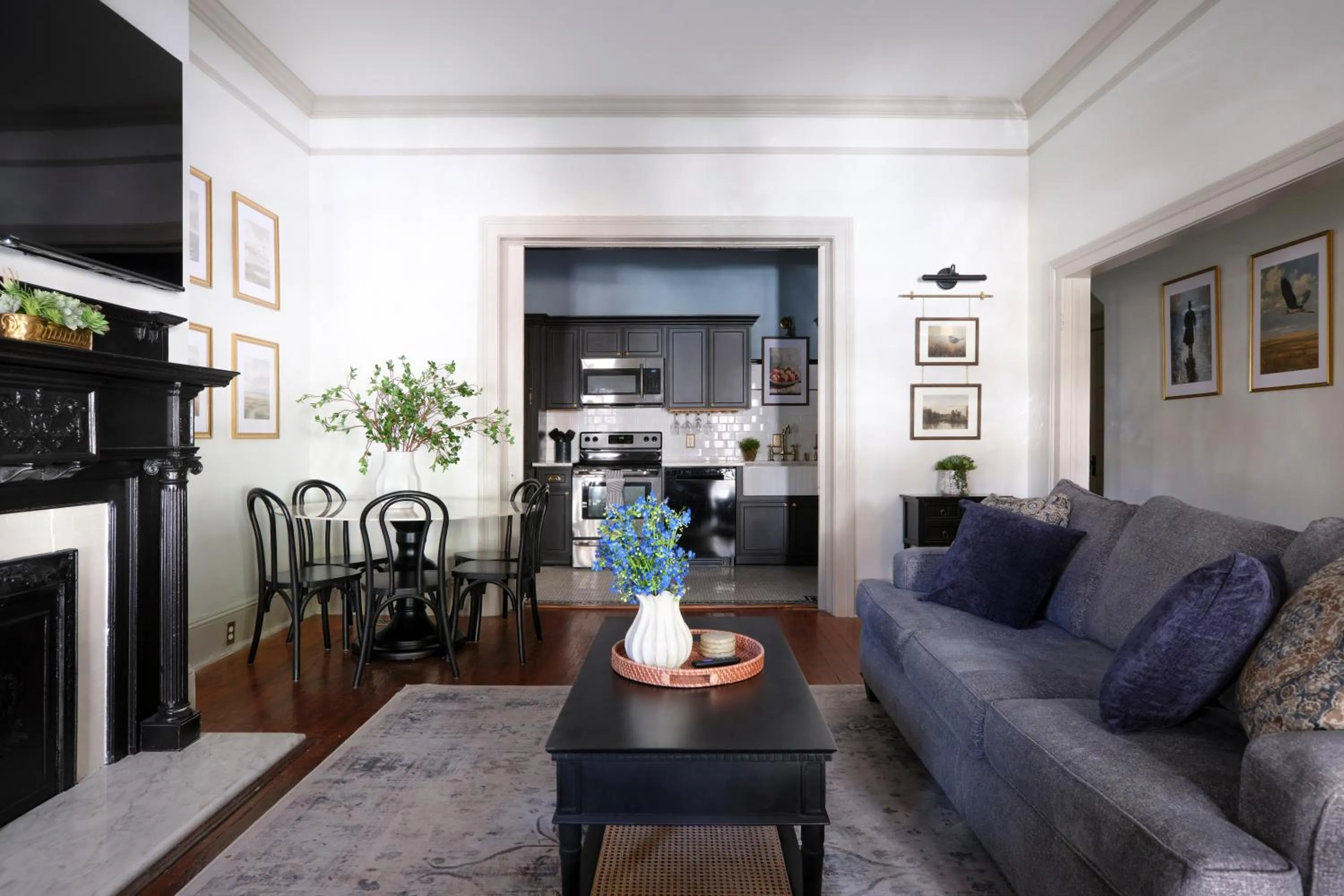 Living room in Comfortable Escape in Historic Downtown Savannah