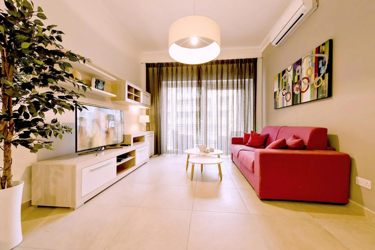 One-Bedroom Apartment in Luxury Apartment with Pool