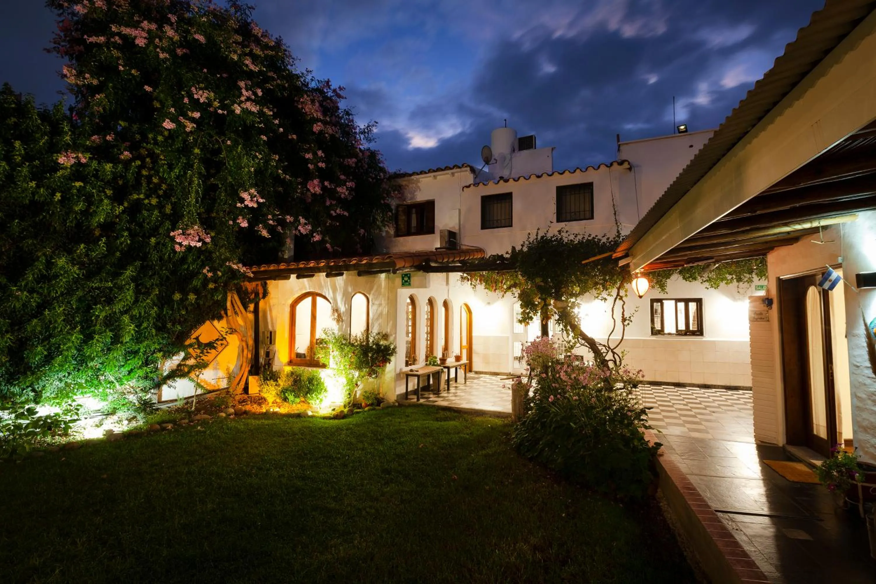 Property building in Posada de Rosas