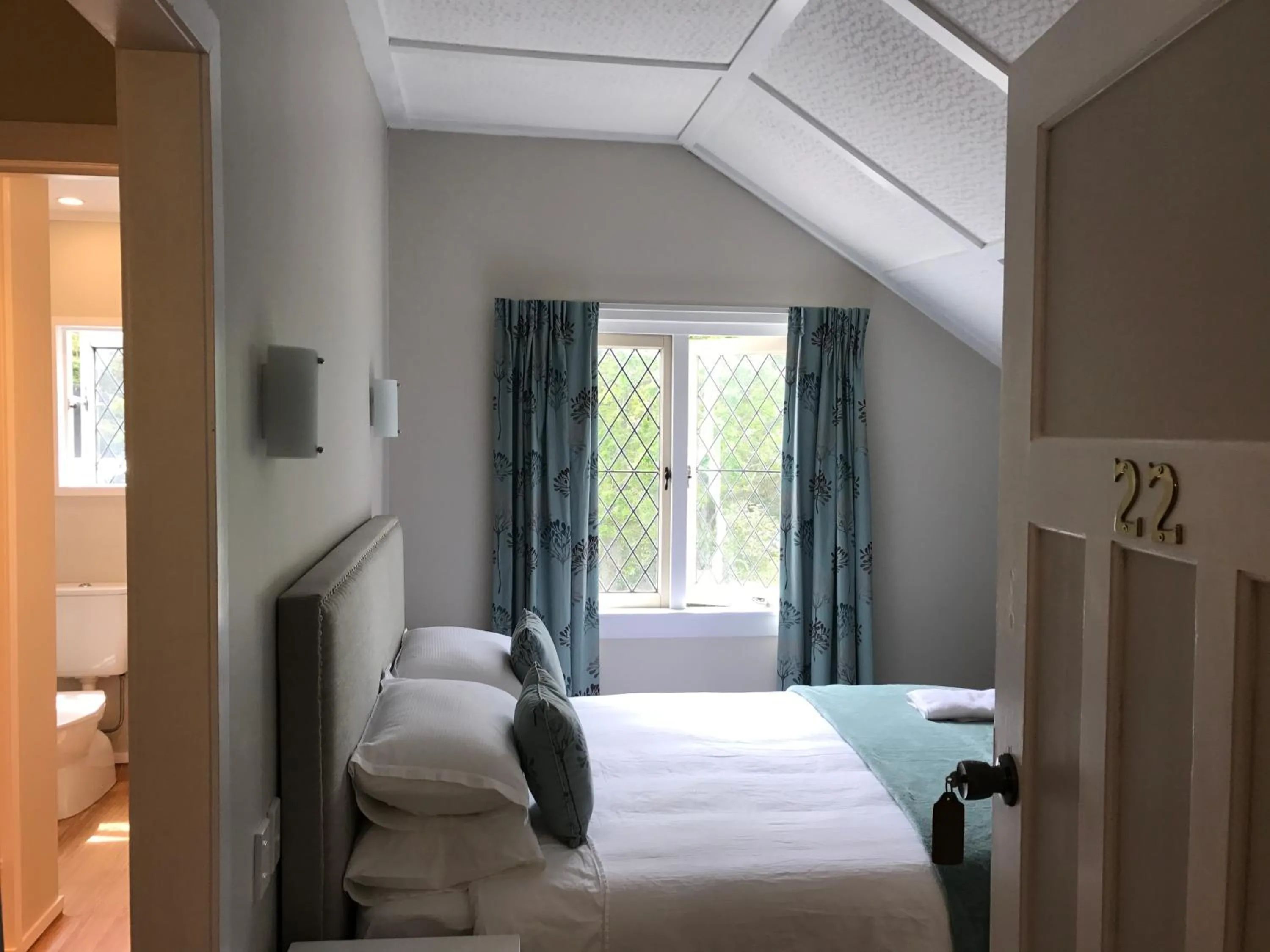 Day, Bed in Bridgehouse Lodge