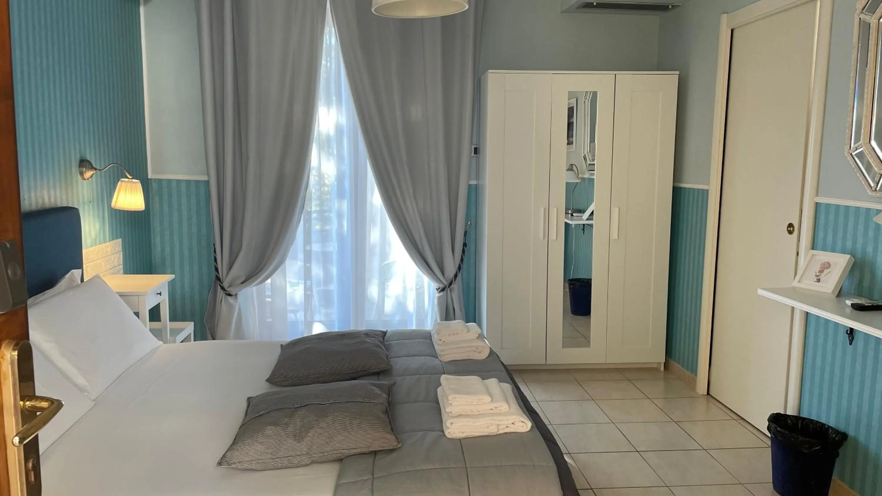 Bed in La Contessa B&B