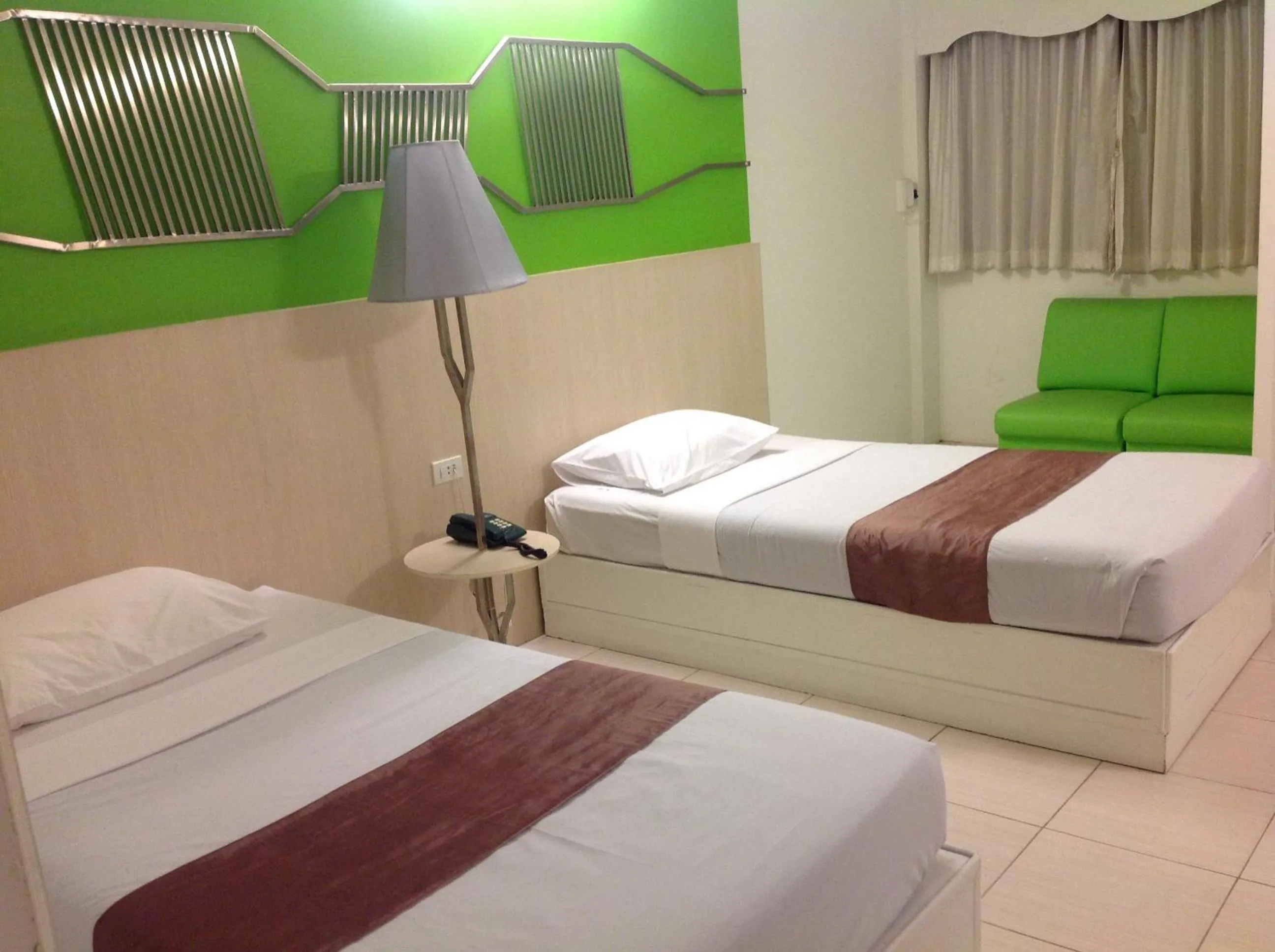 Photo of the whole room, Bed in Highway Hotel