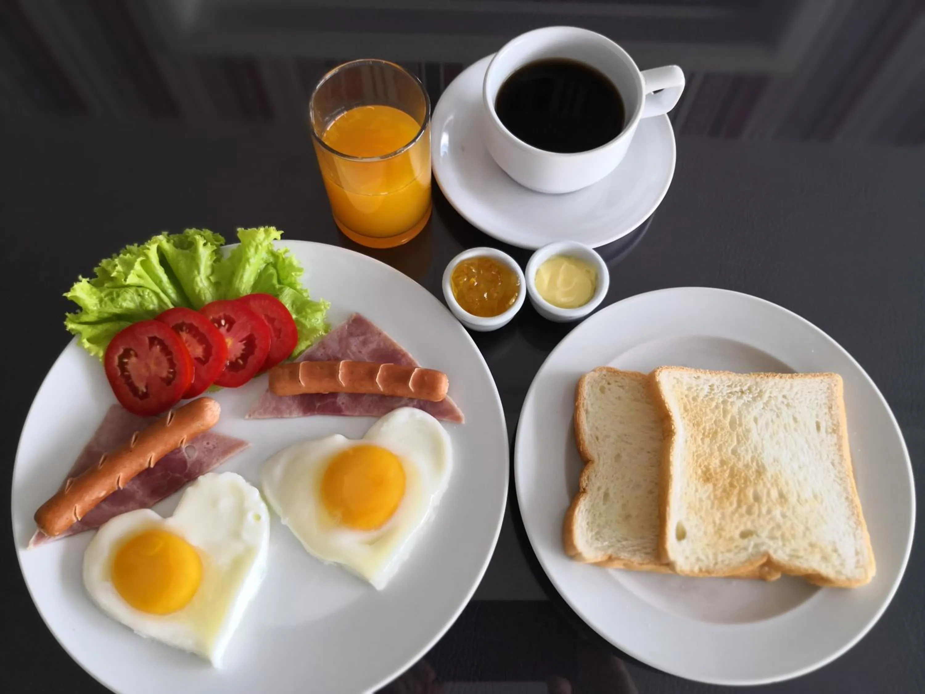 Food and drinks in Highway Hotel