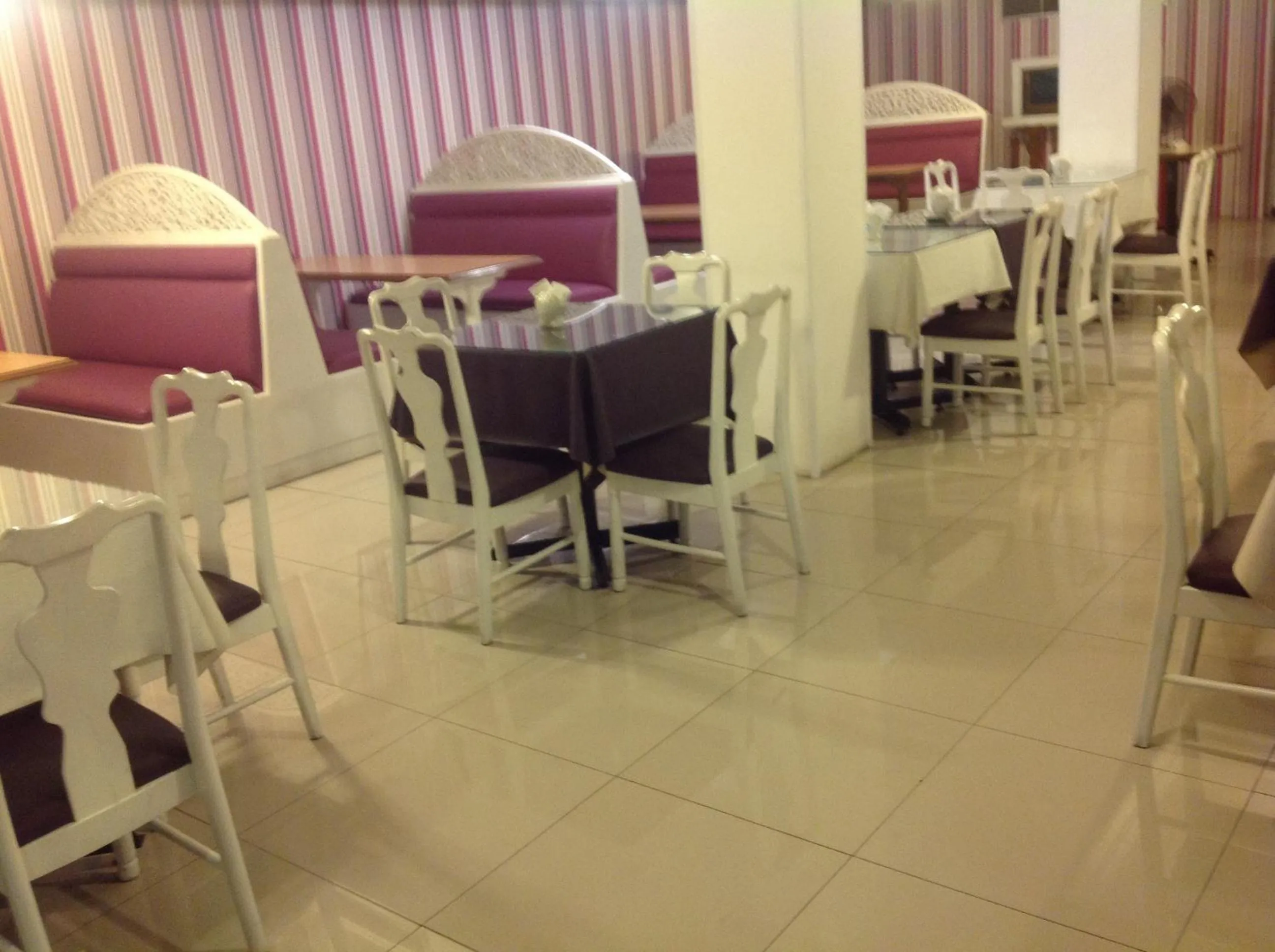 Food and drinks in Highway Hotel