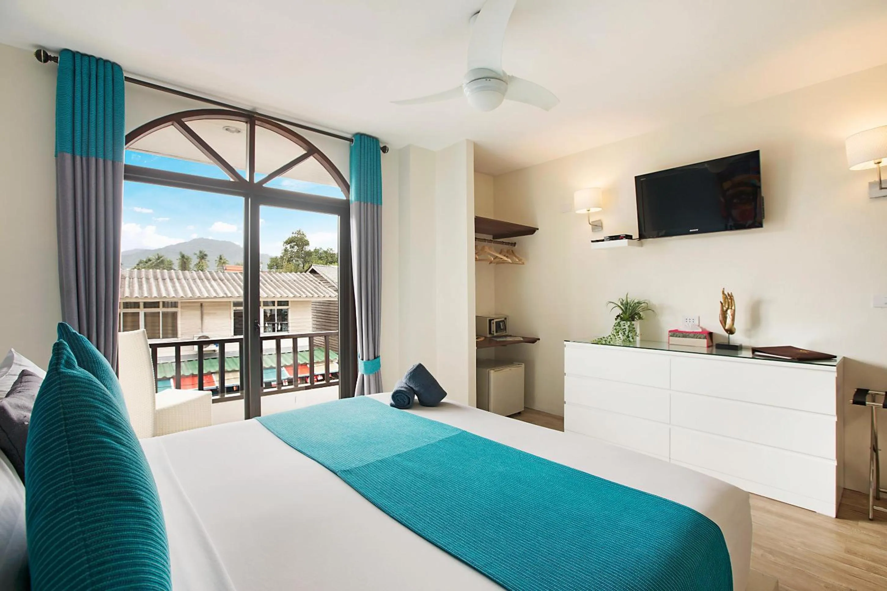 Photo of the whole room, Bed in Hacienda Fisherman's Village Koh Samui