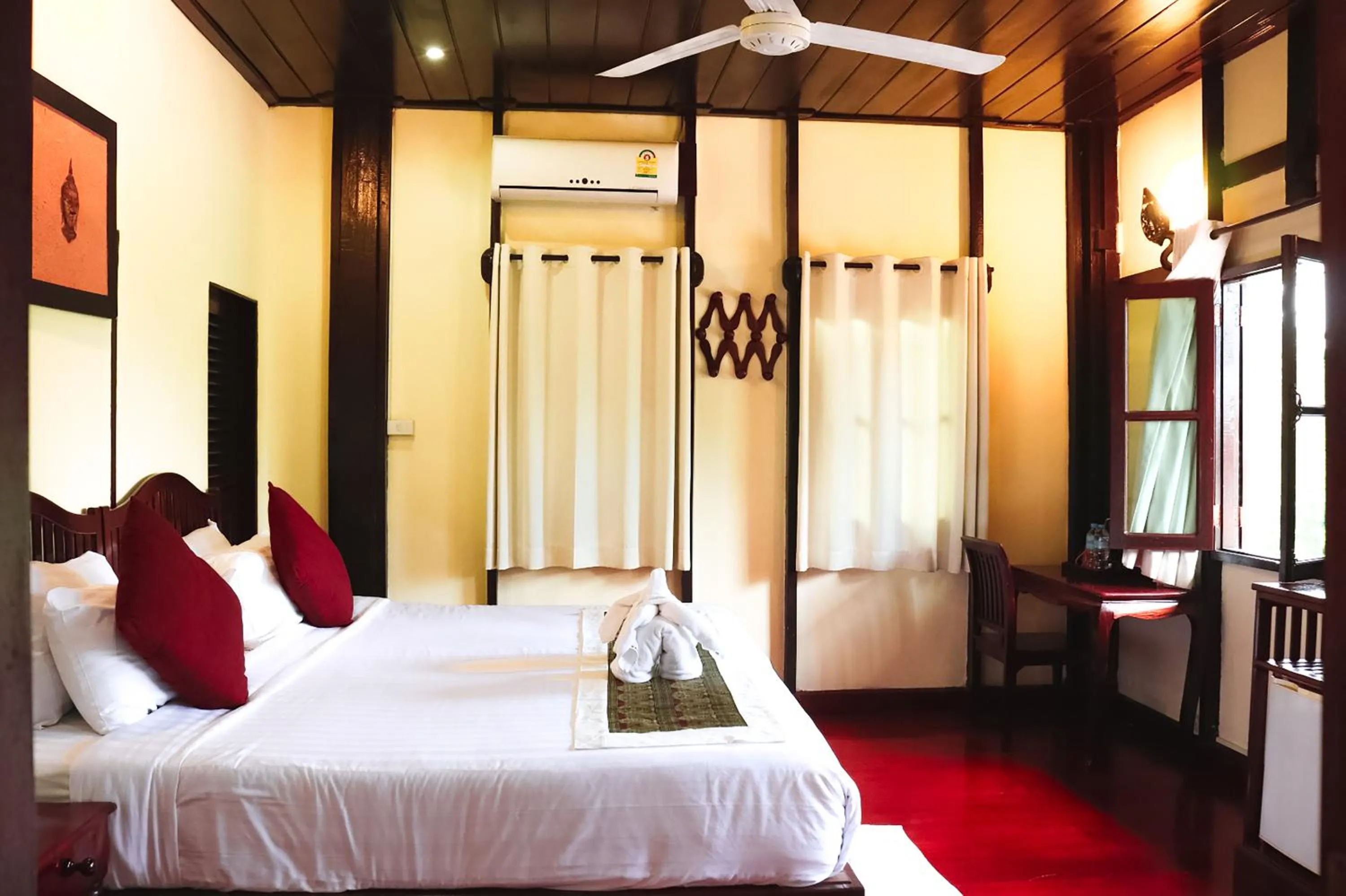 Bedroom, Bed in Ban Lakkham River View