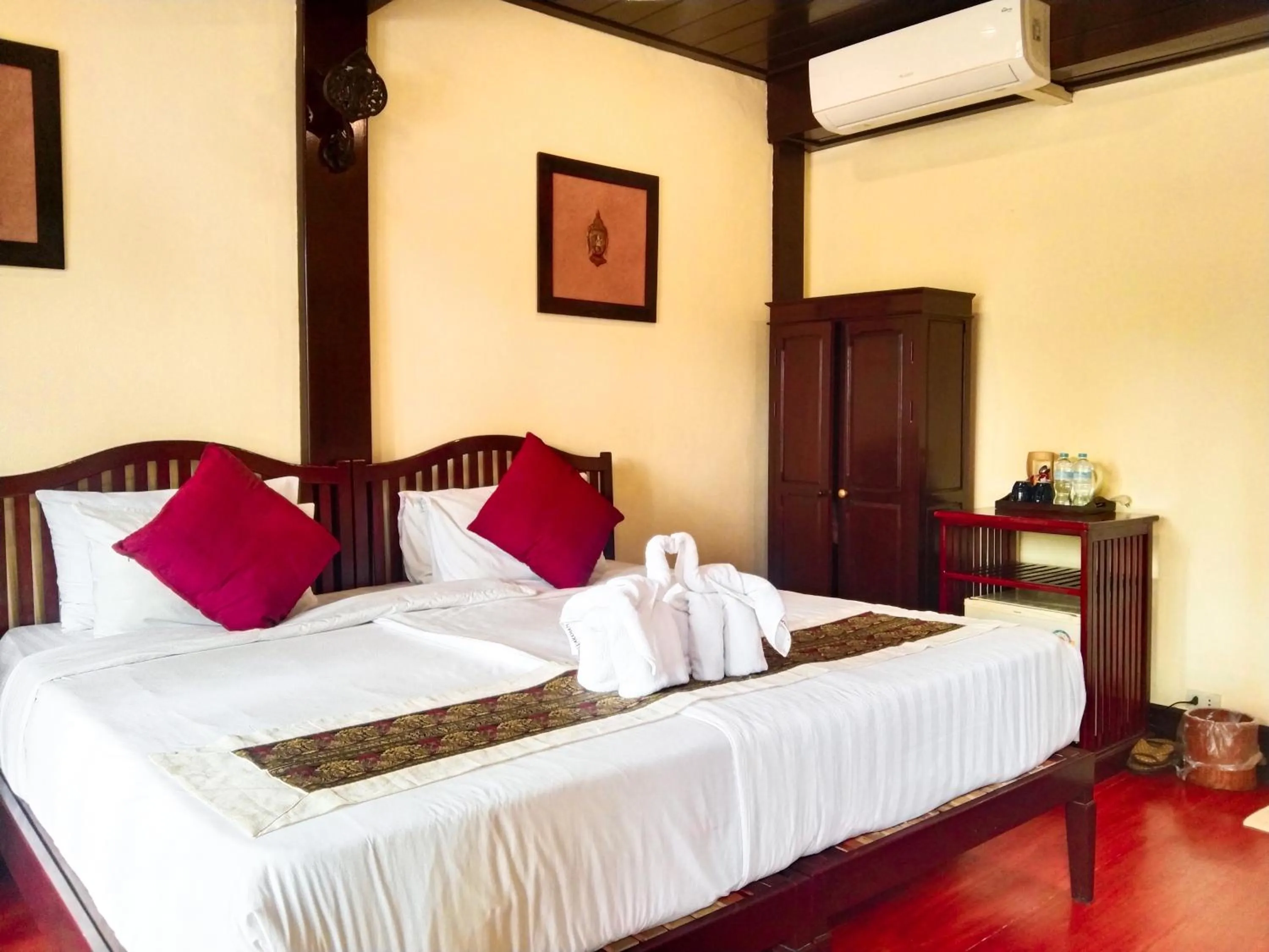 Bed in Ban Lakkham River View