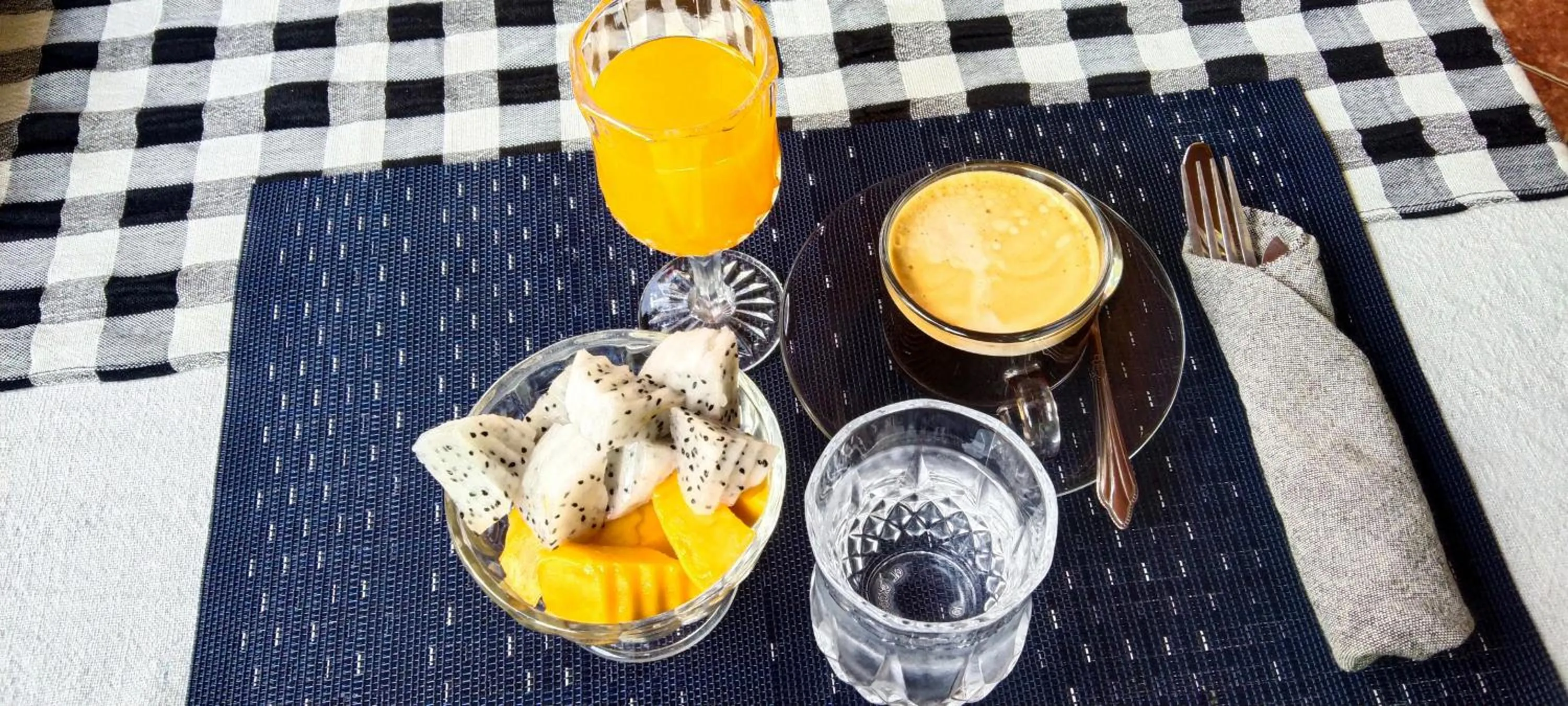 Food and drinks in Ban Lakkham River View