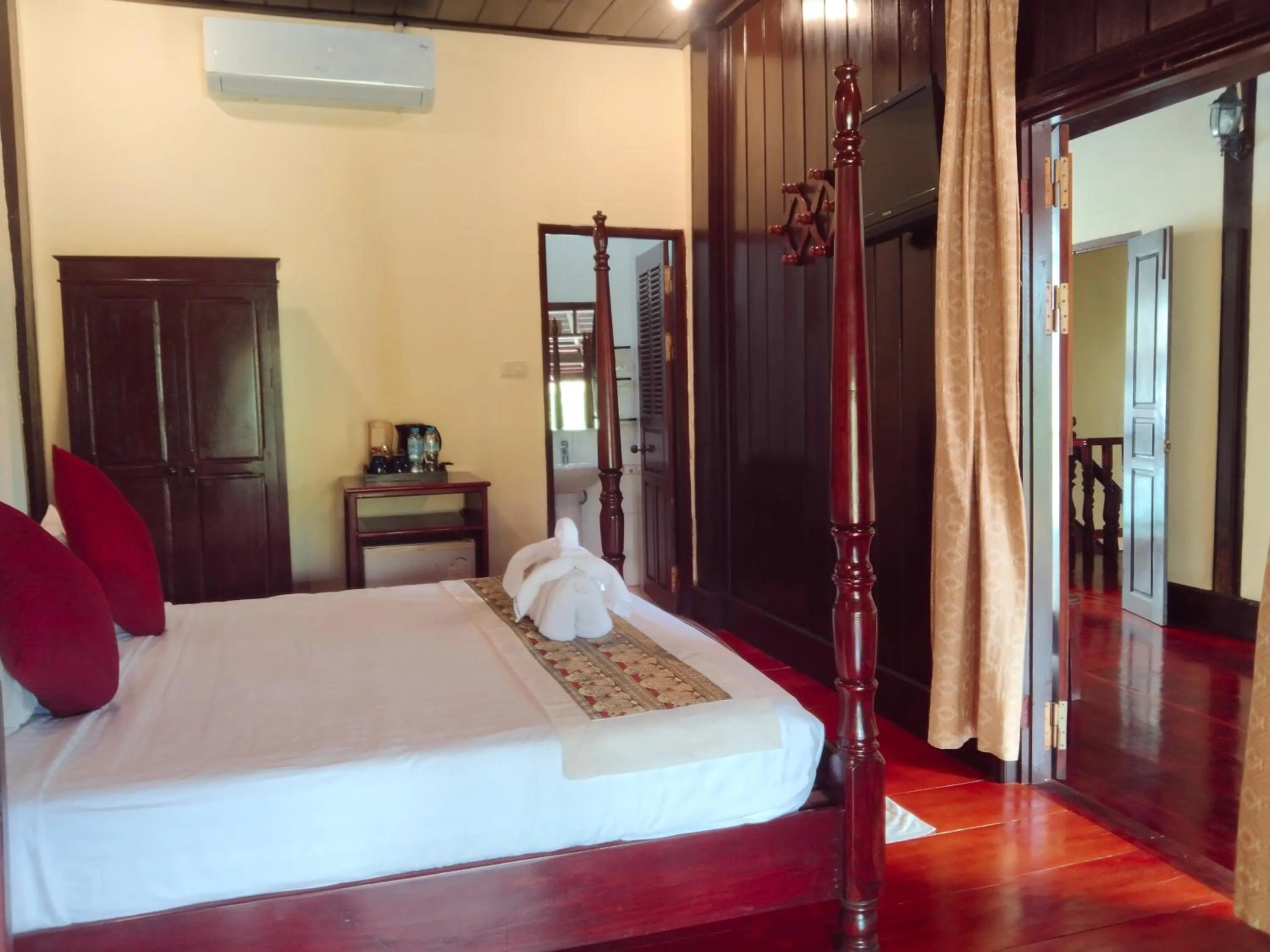 Bed in Ban Lakkham River View