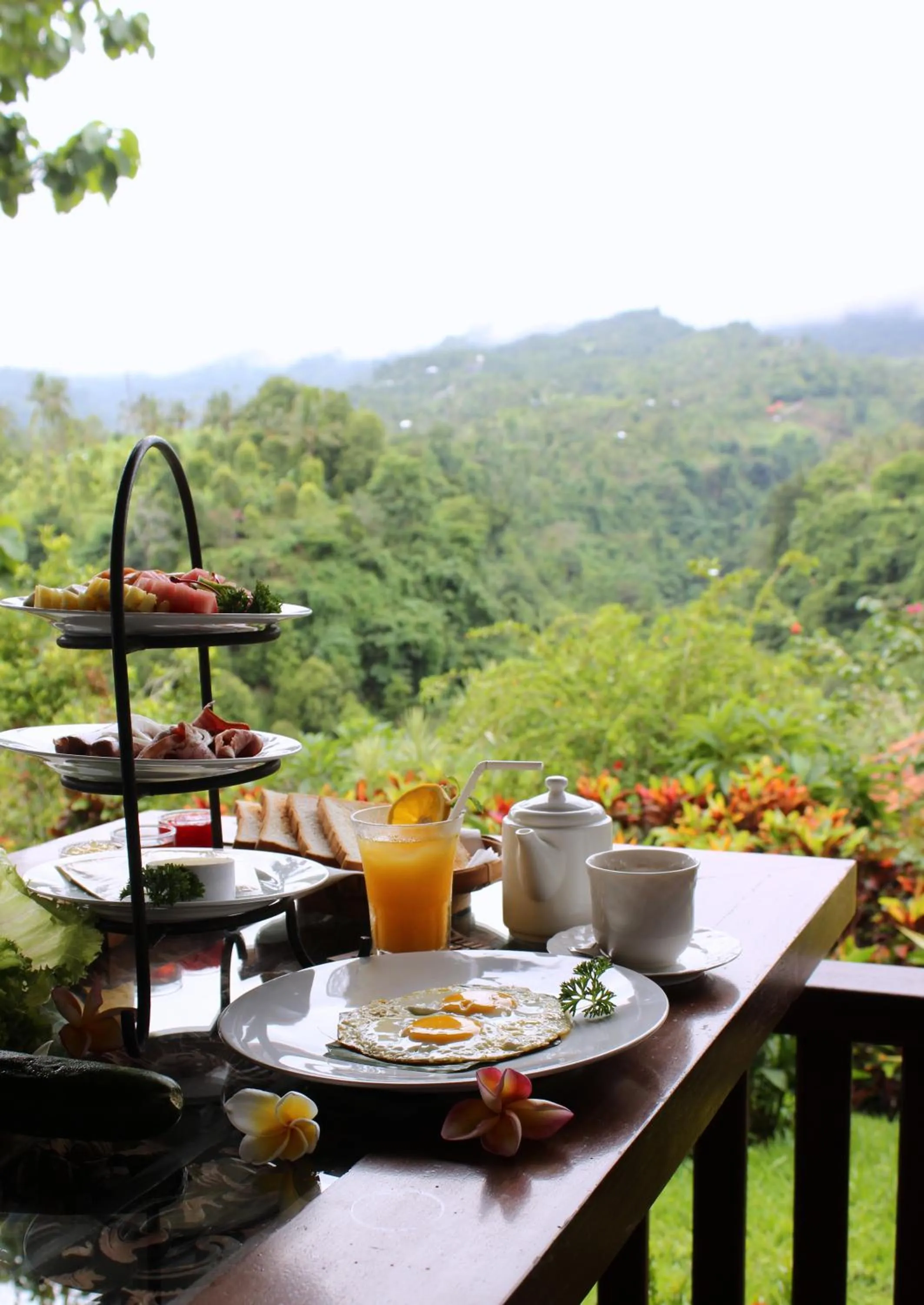 Restaurant/places to eat in Shanti Natural Panorama View Hotel