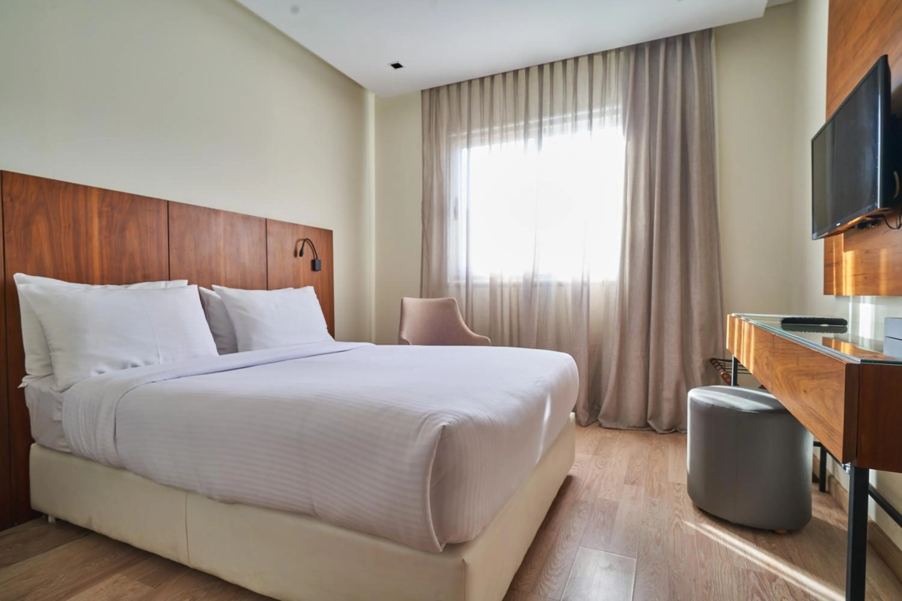 Photo of the whole room, Bed in The President Hotel Cairo