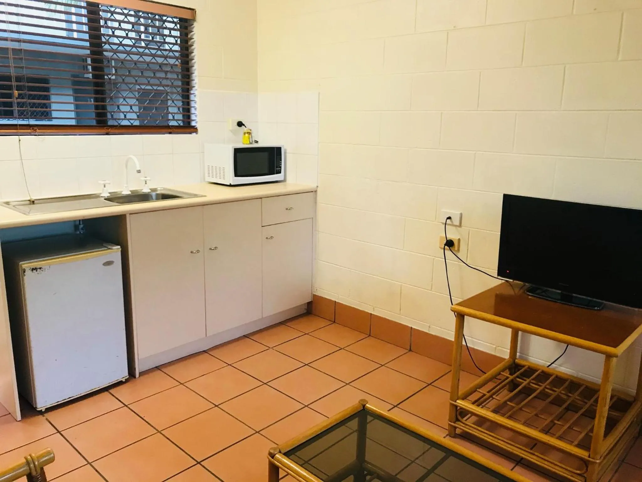 Kitchen or kitchenette in Koala Beach Resort Cairns