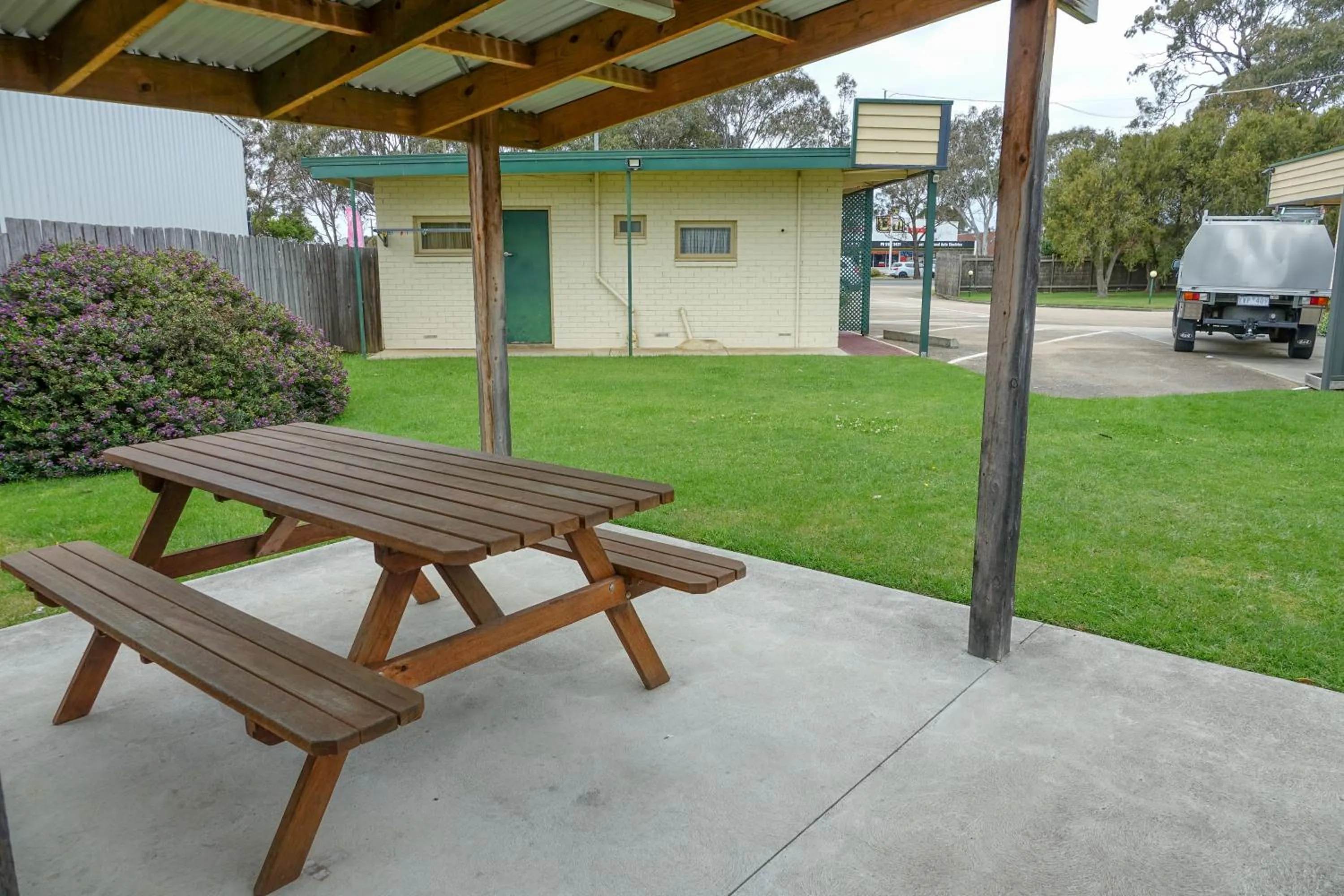 Patio in Bairnsdale Main Motel